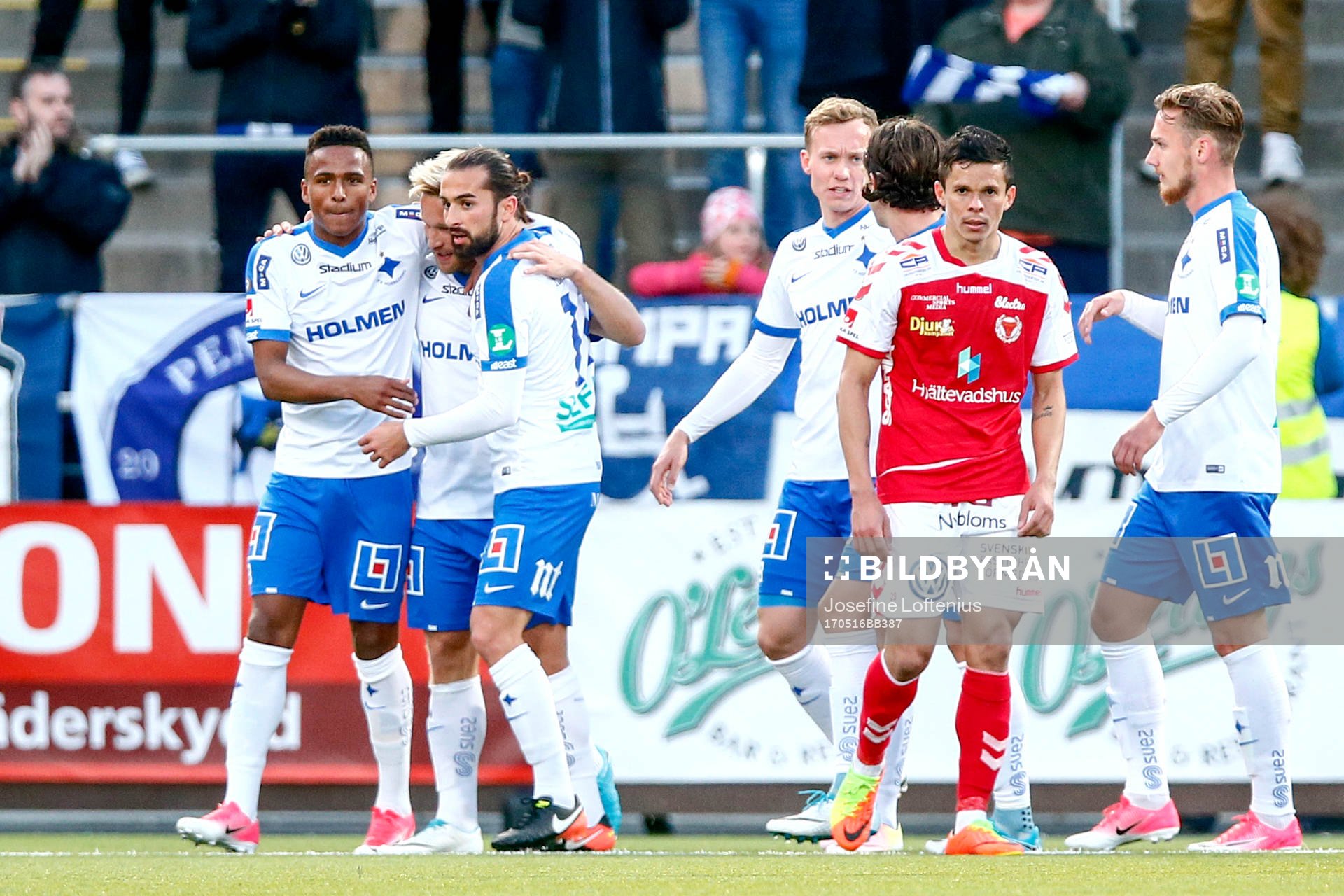 Norrköpings Nicklas Bärkroth jublar med lagkamrater