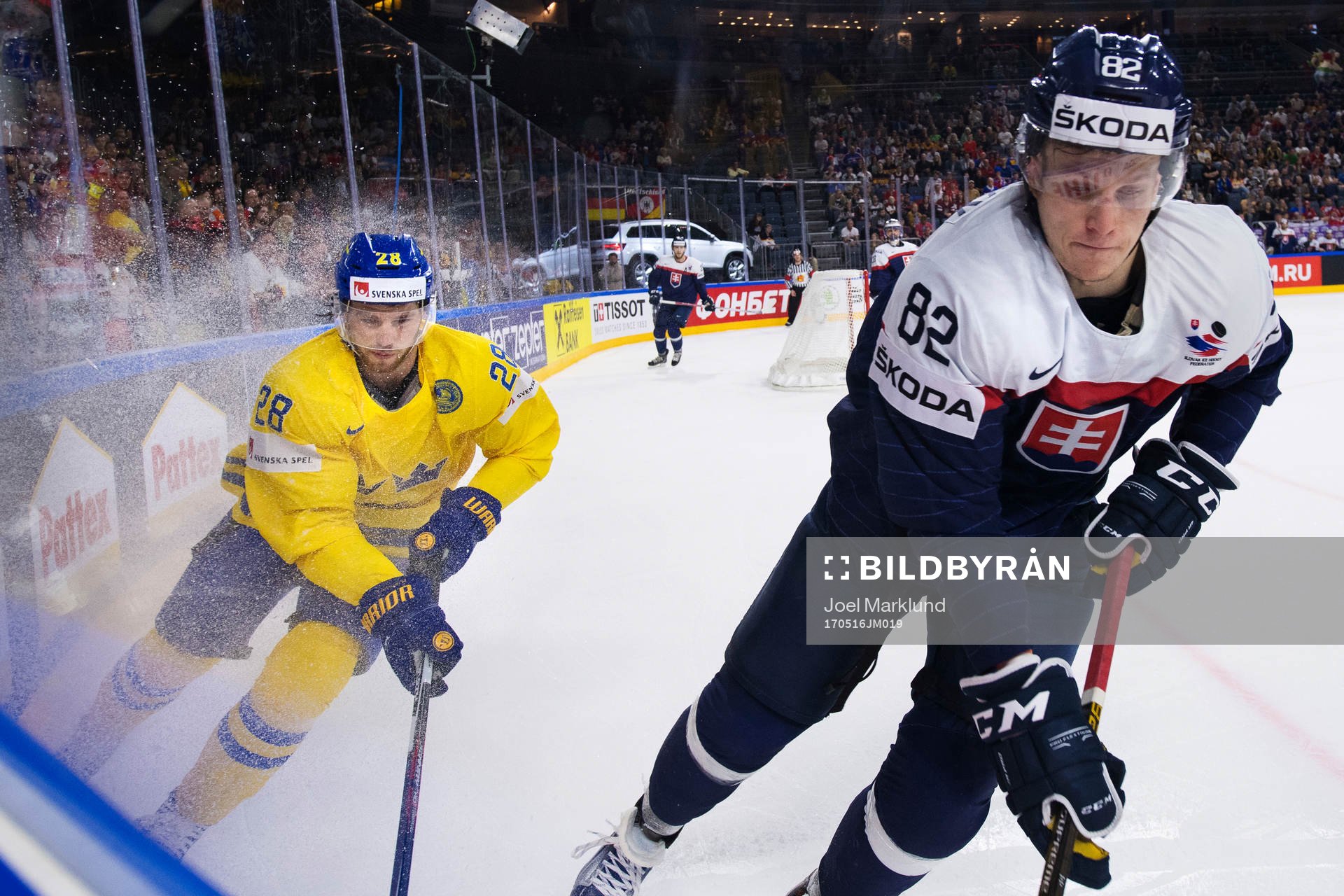 Sveriges Elias Lindholm och Slovakiens Pavol Skalicky