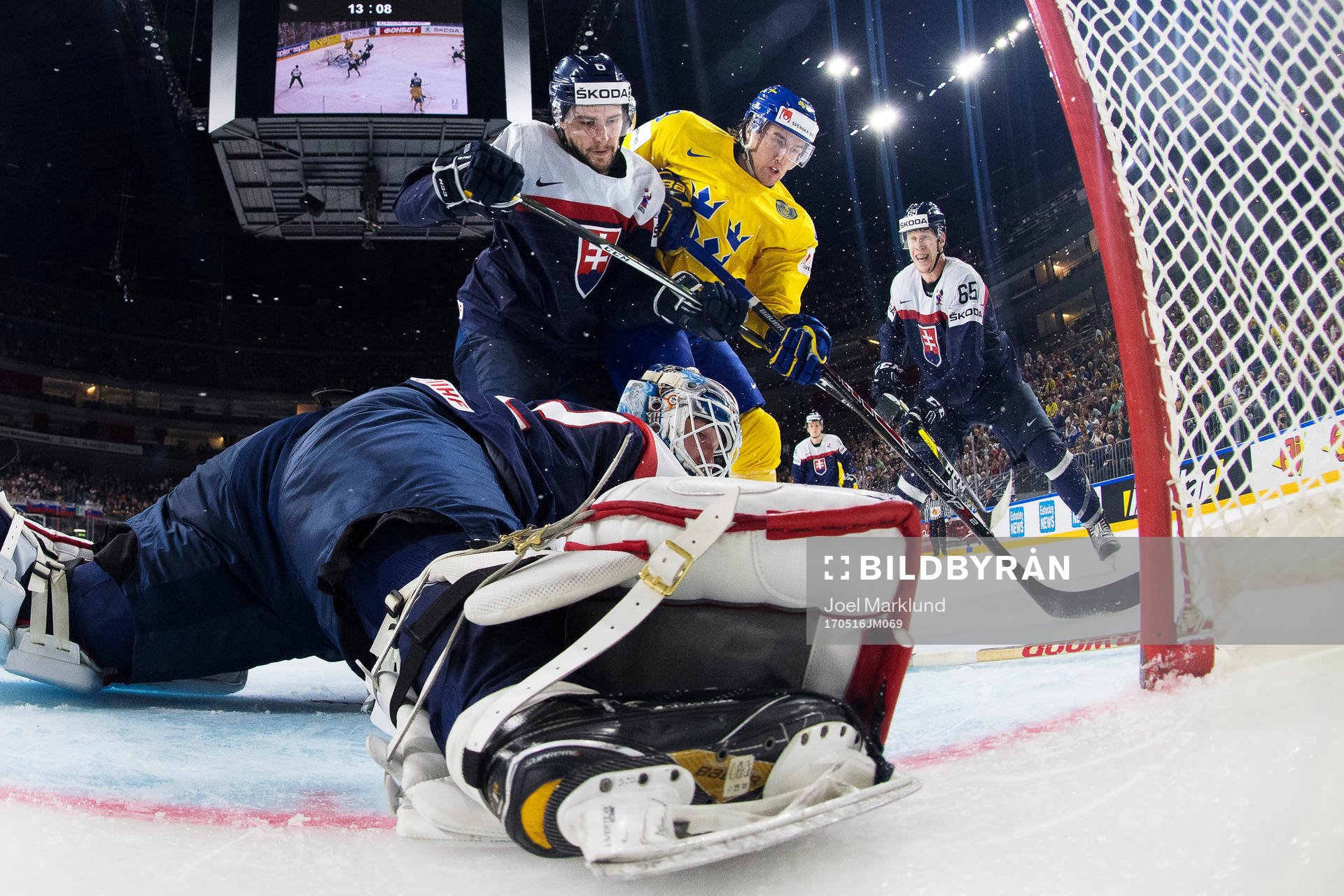 Slovakiens målvakt Jaroslav Janus, Lukas Cingel och Michal
