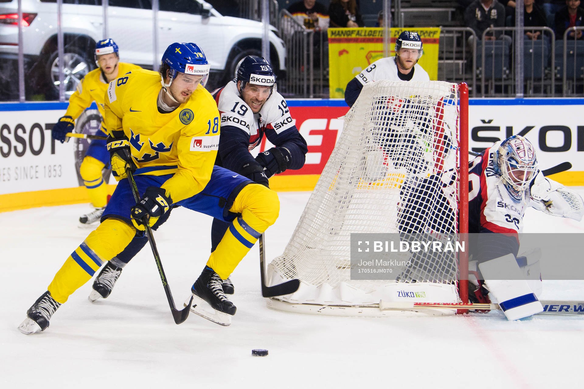 Sveriges Dennis Everberg utmanar Slovakiens Michel Miklik