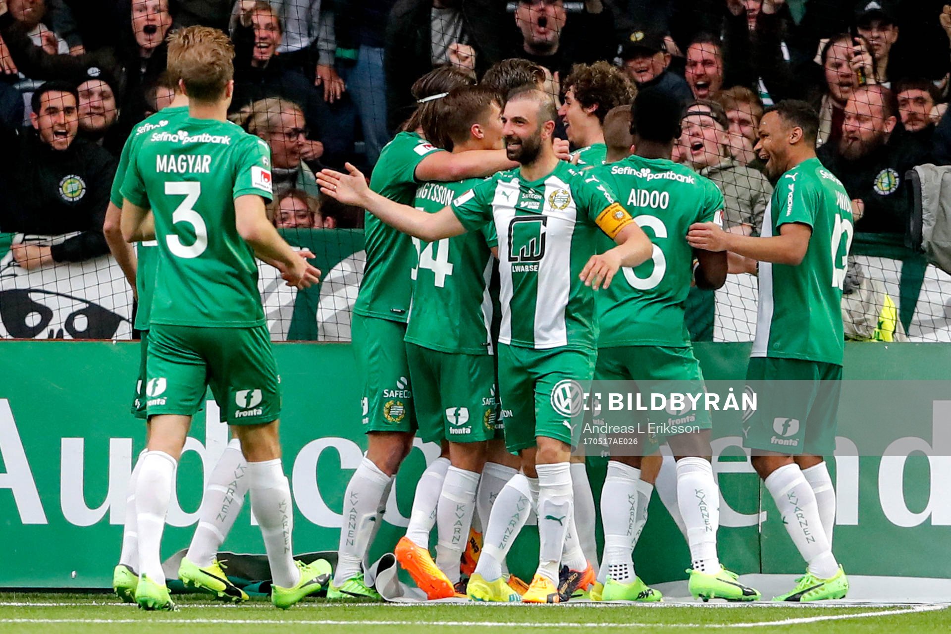 Hammarbys Arnór Smárason jublar med lagkamrater