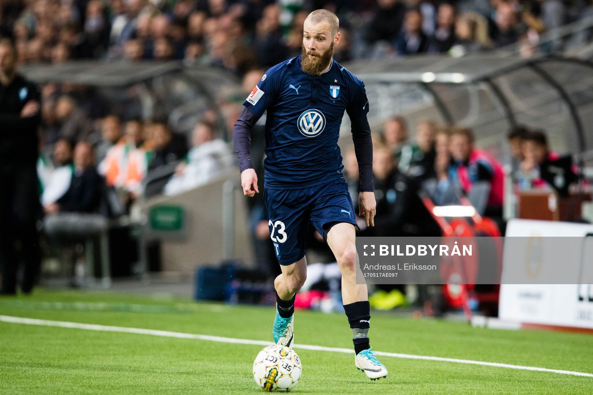 Malmö FFs Jo Inge Berget med bollen