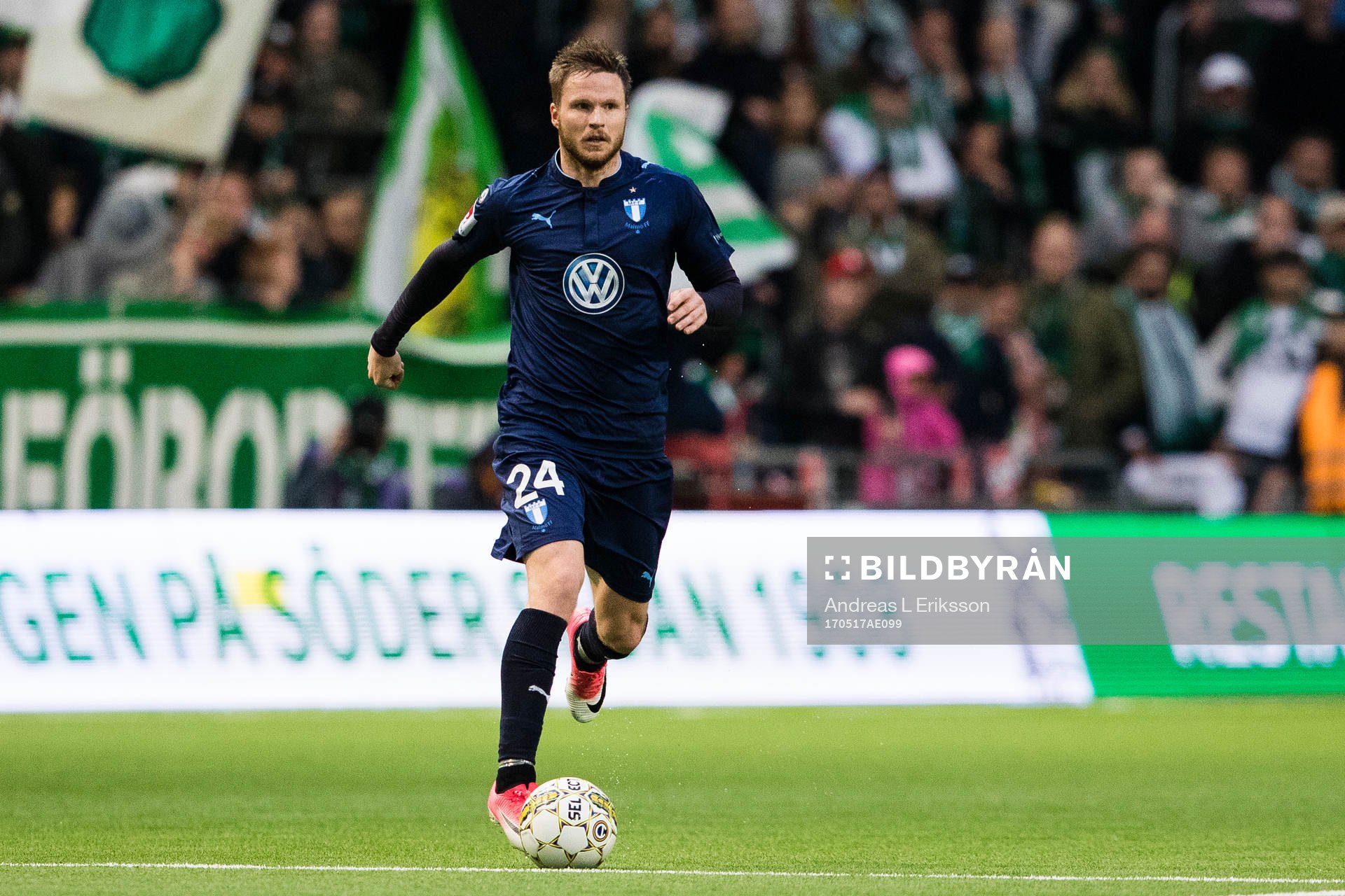 Malmö FFs Lasse Nielsen med bollen