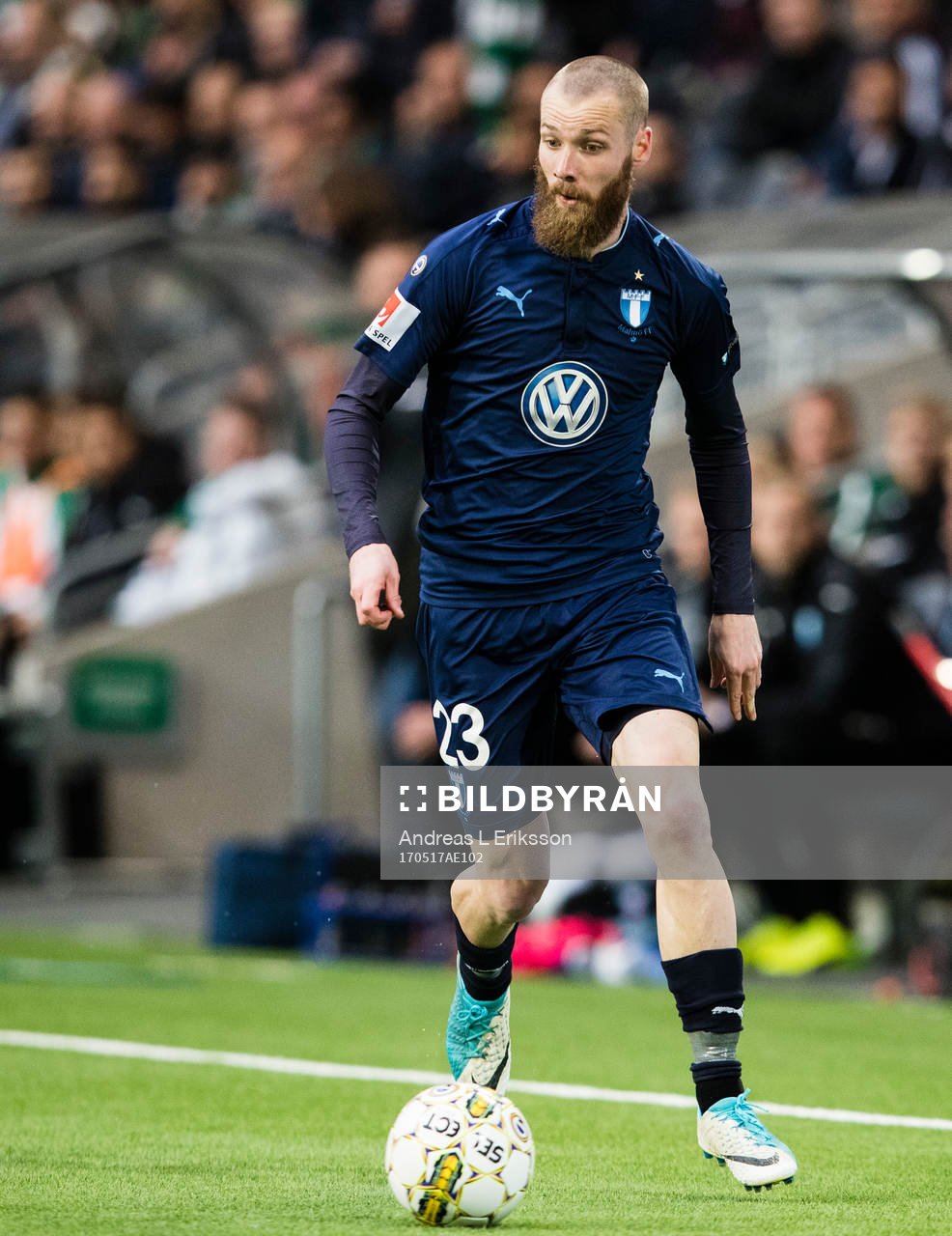 Malmö FFs Jo Inge Berget med bollen