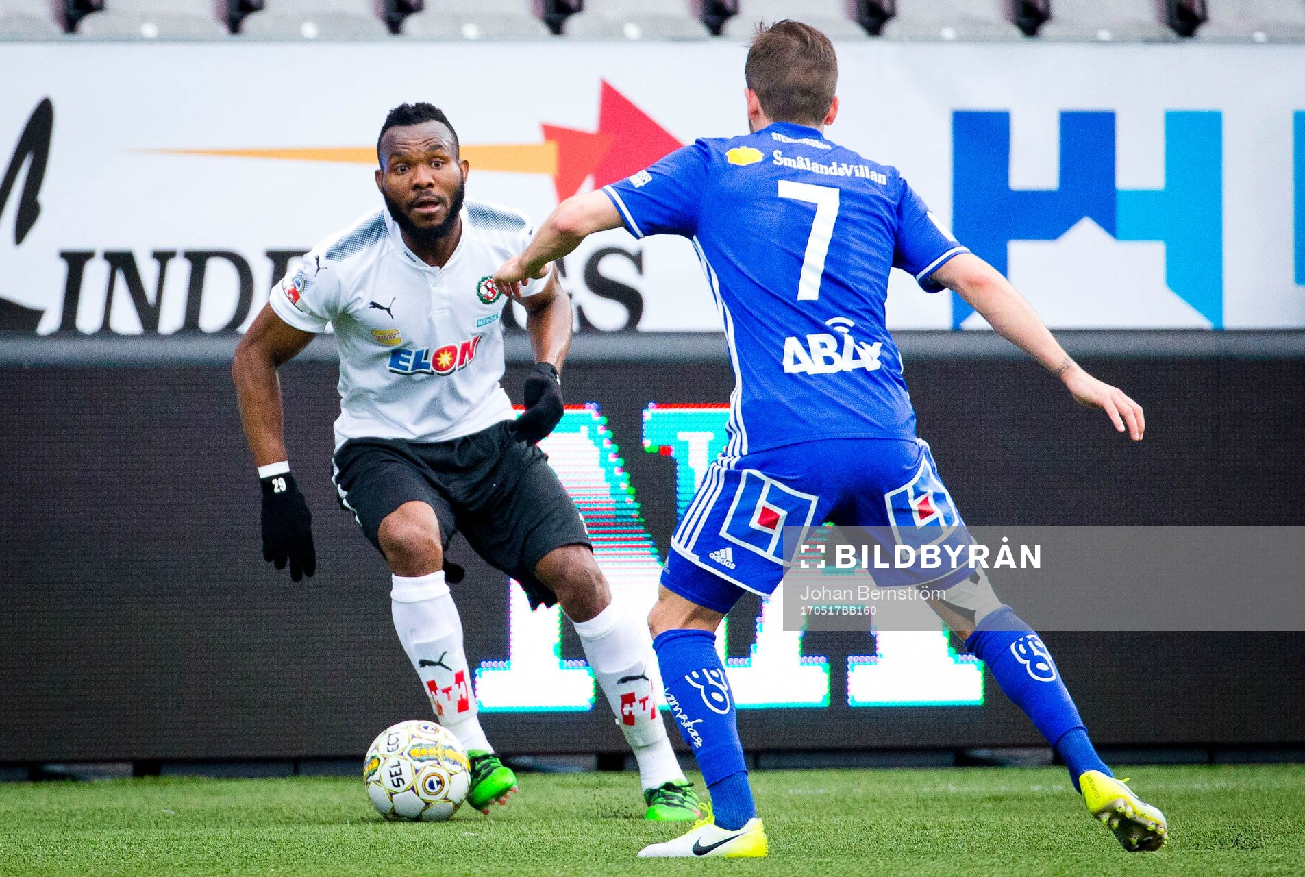 Örebros Michael Junior Omah och Sundsvalls Kristinn