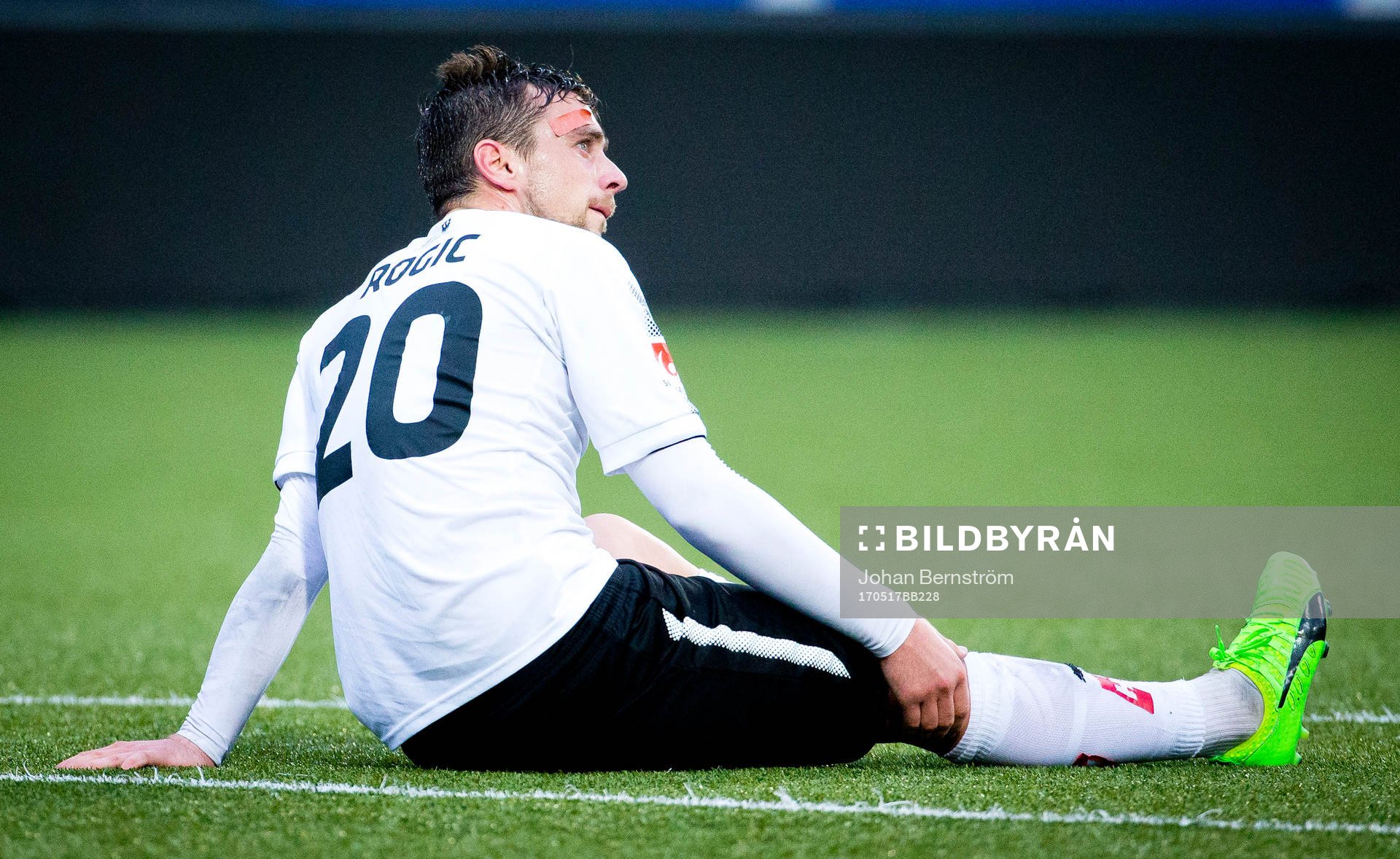 Örebros Filip Rogic deppar