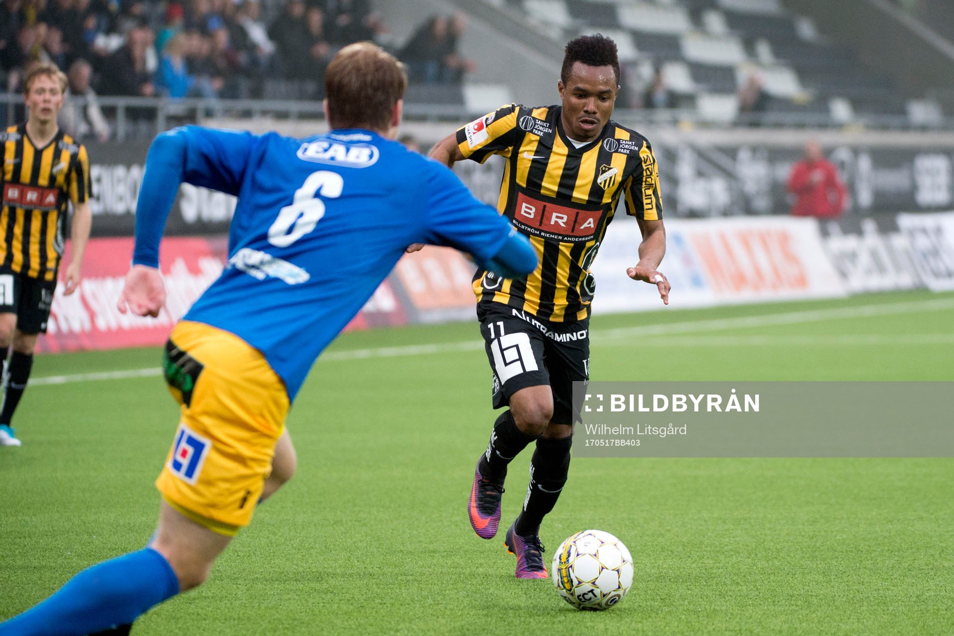 Halmstads Marcus Mathisen och Häckens Nasiru Mohammed