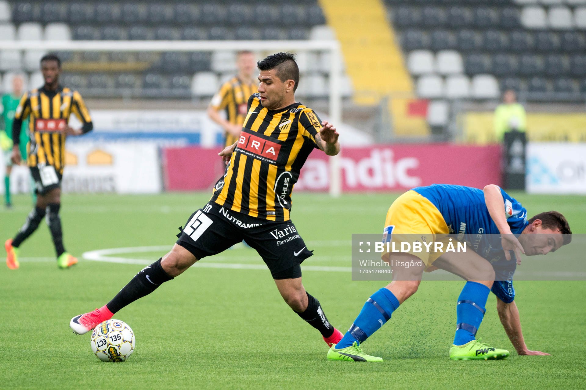 Häckens Paulinho och Halmstads Adnan Kojic