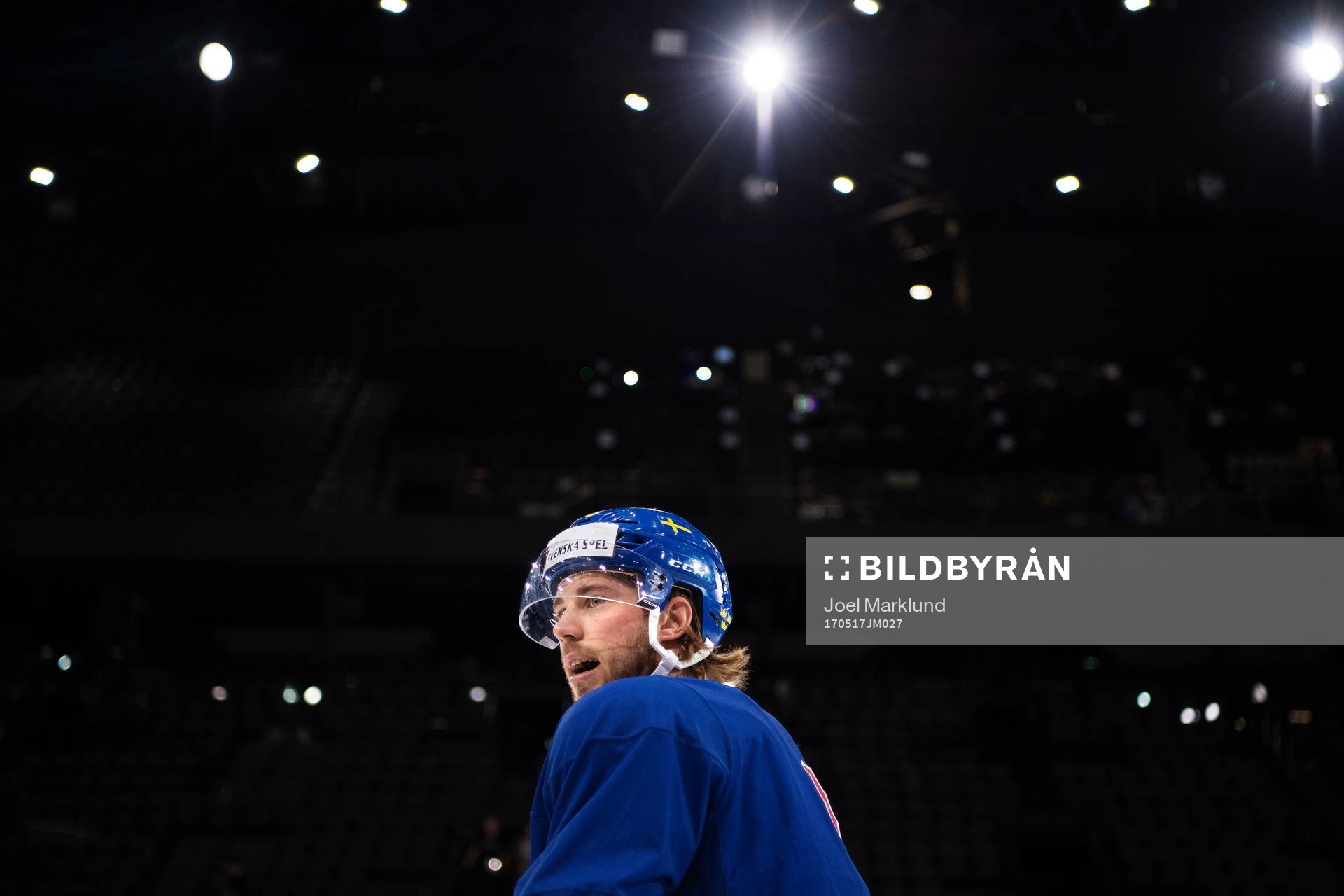 Elias Lindholm på Sveriges ishockeylandslags träning