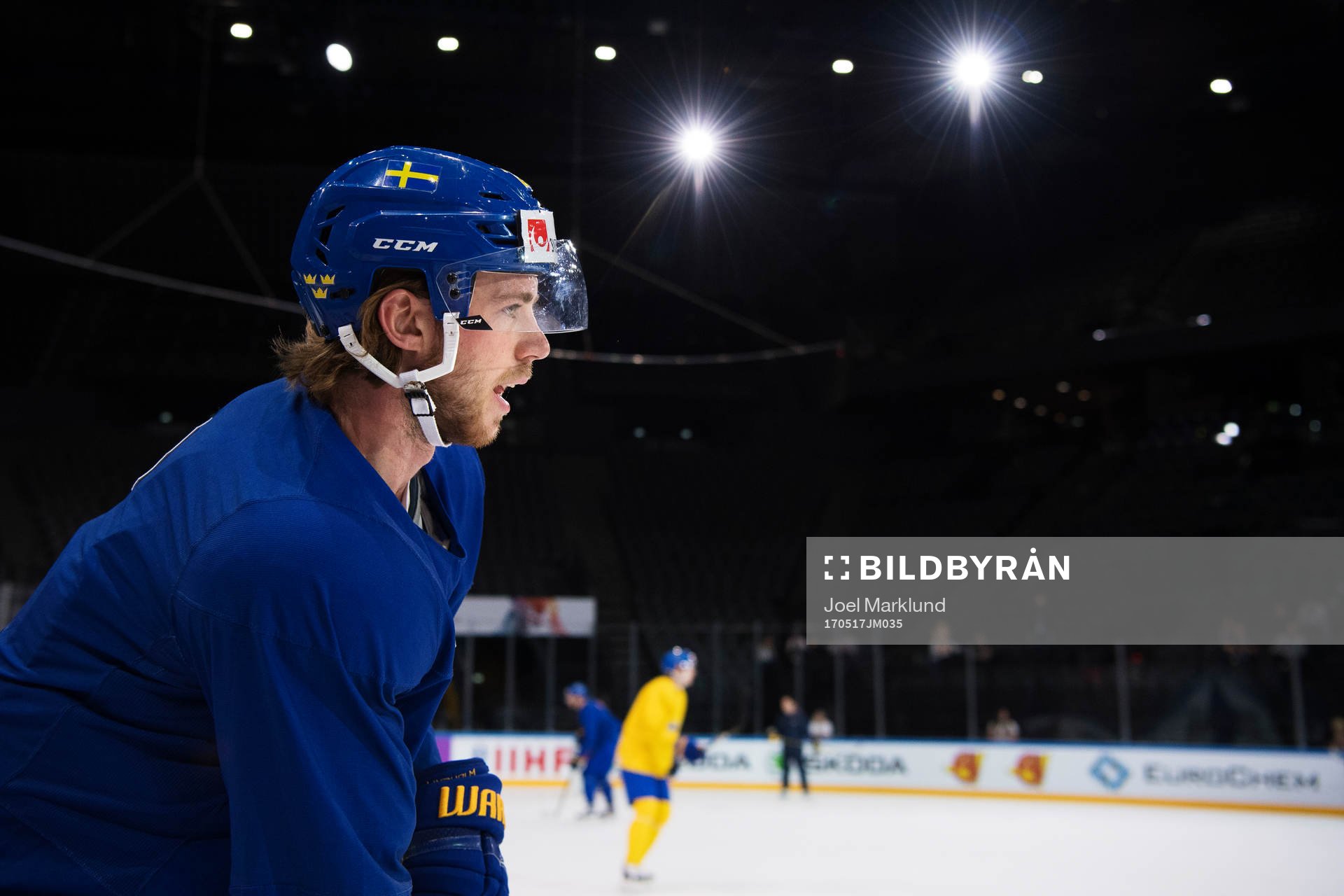 Elias Lindholm på Sveriges ishockeylandslags träning