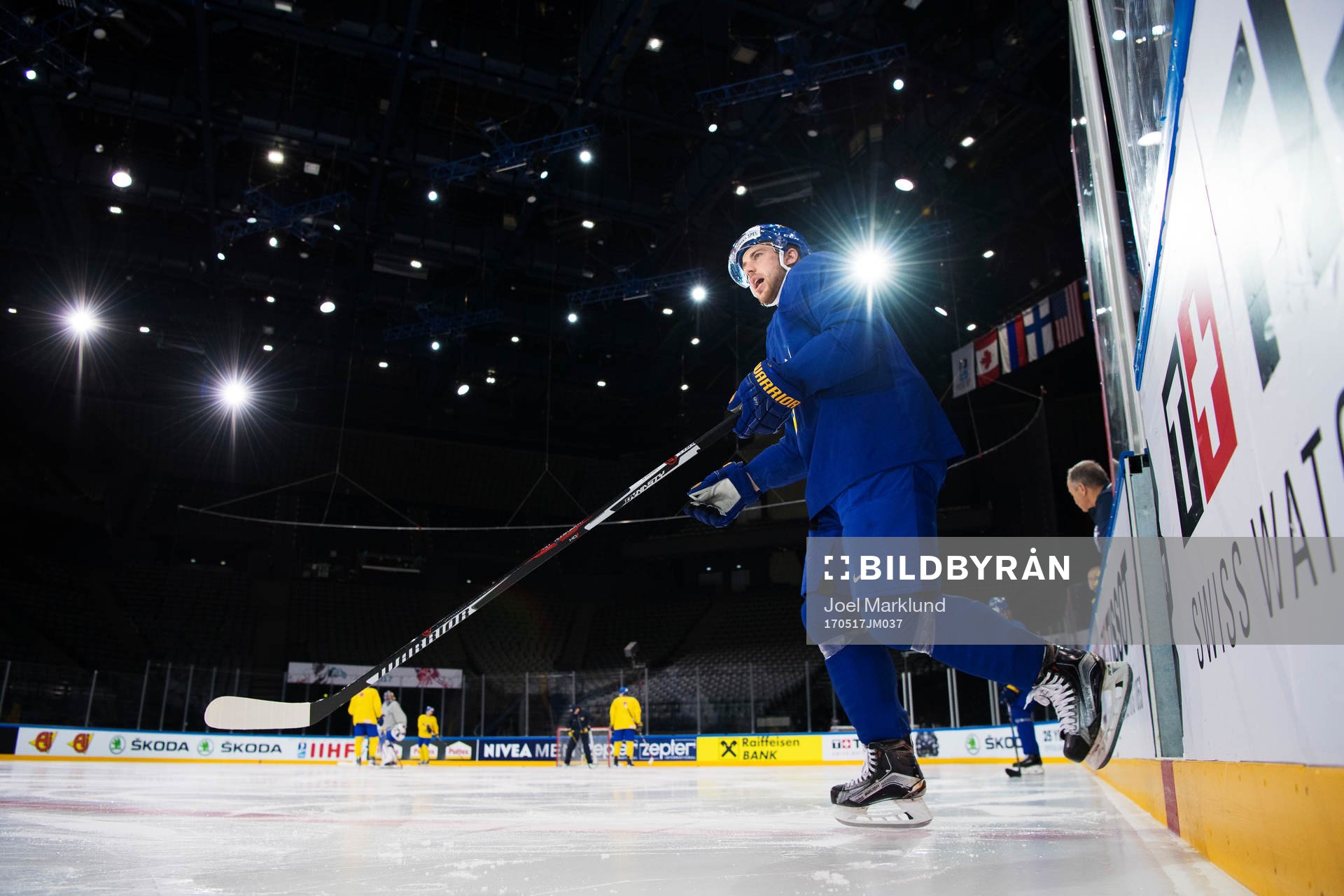 Elias Lindholm på Sveriges ishockeylandslags träning