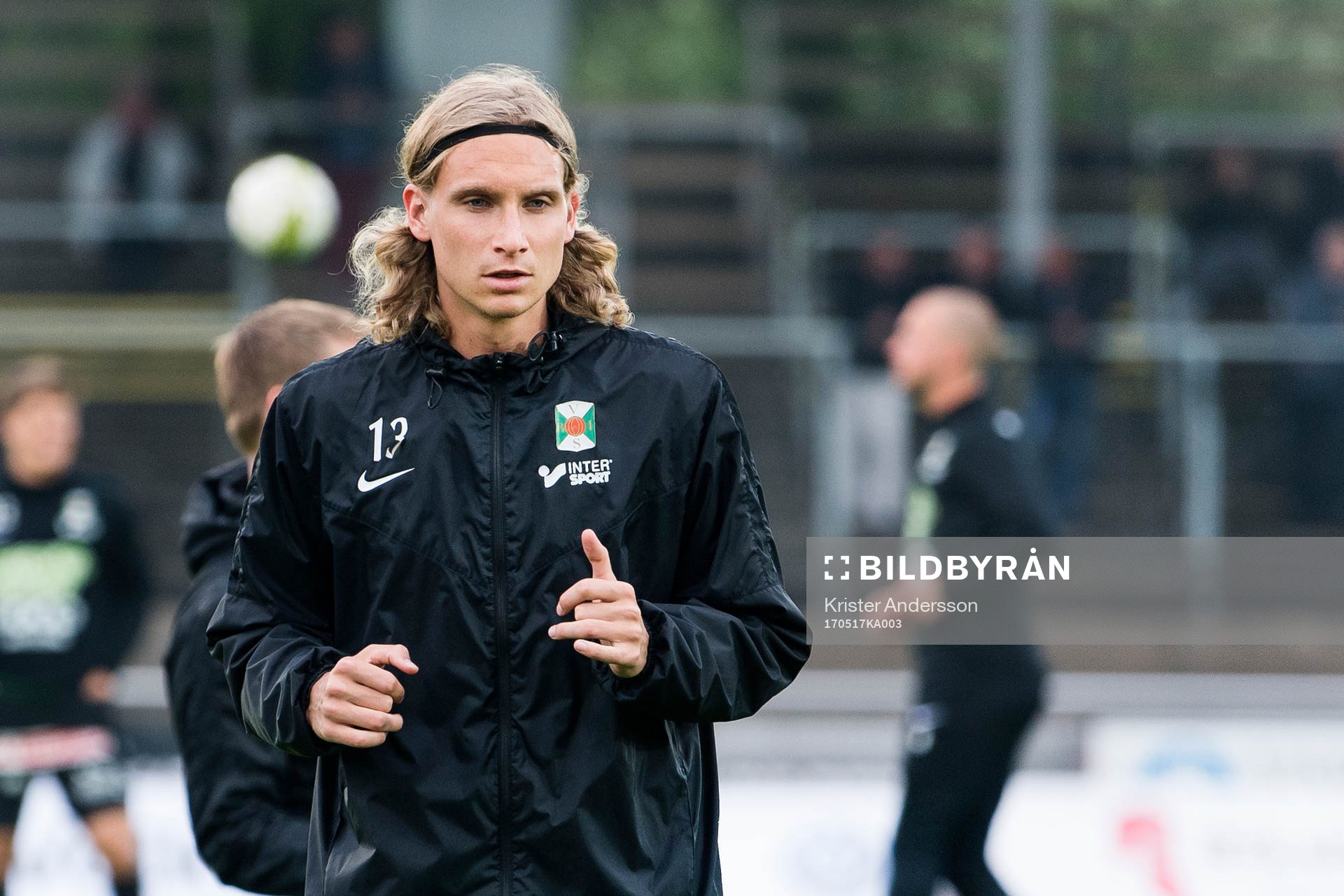 Varbergs Eric Nilsson före fotbollsmatchen i Superettan