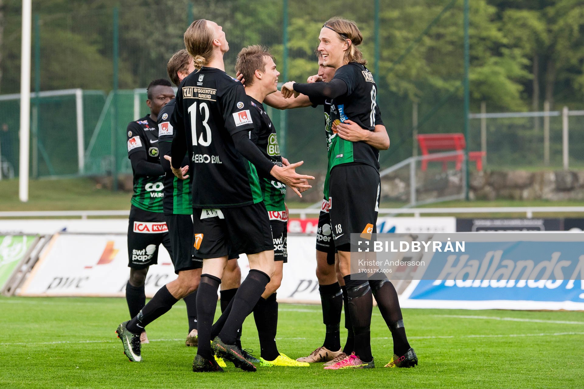 Varbergs Joakim Lindner har gjort 3-1 och jublar med