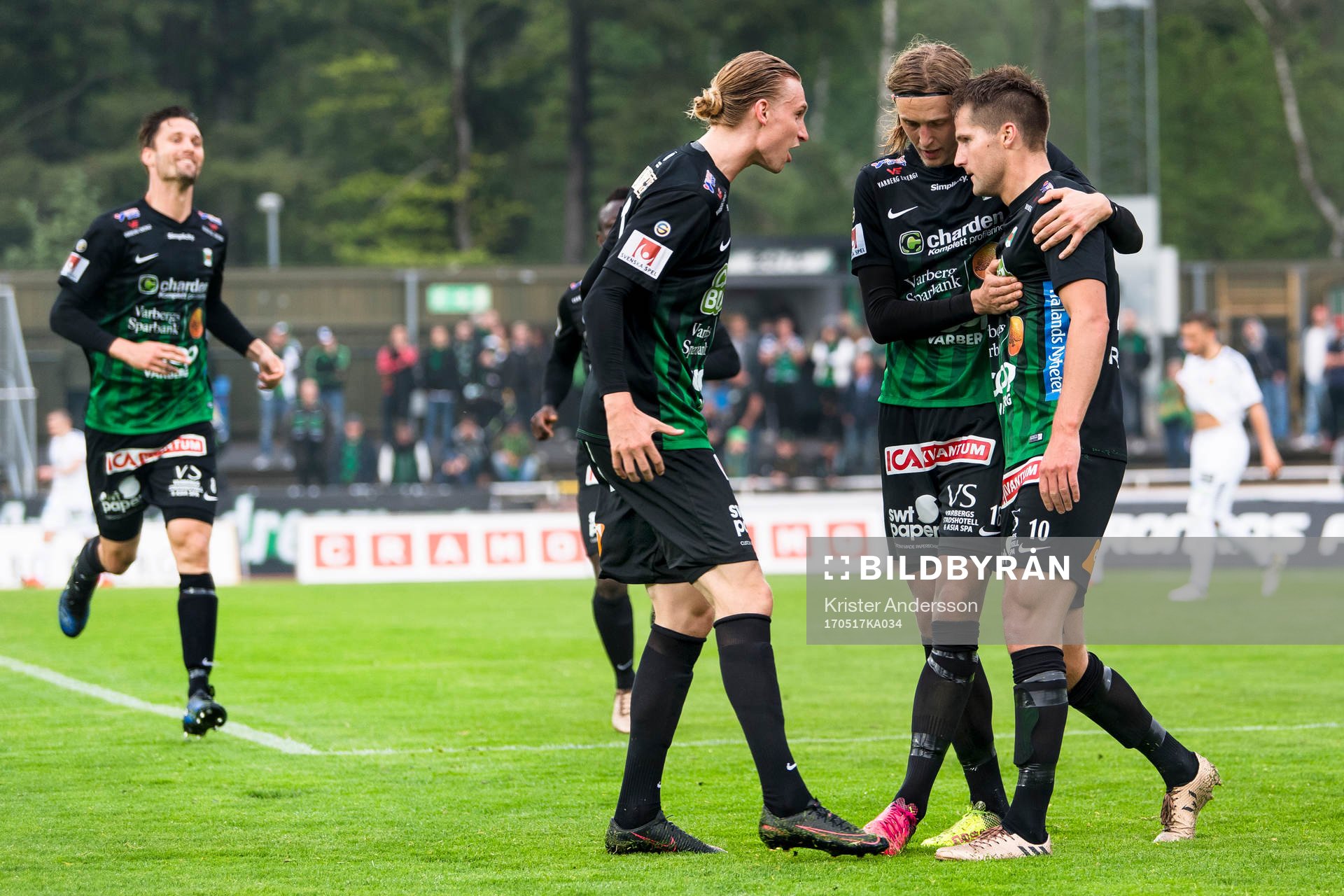 Varbergs spelare jublar