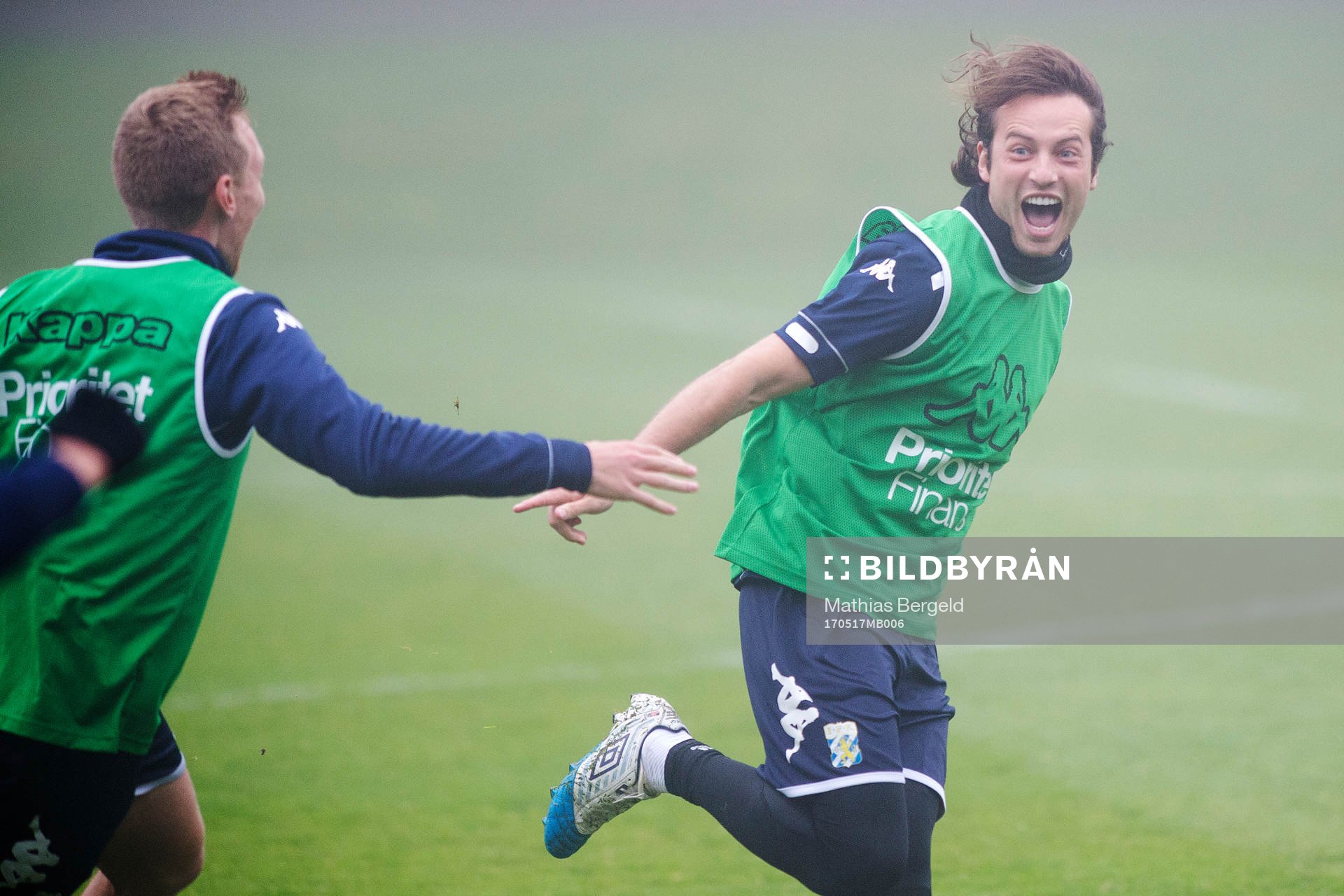 Mikkel Diskerud jublar vid ett tre-i-rad-spel under en träning med det allsvenska fotbollslaget IFK Göteborg den 17 maj 2017 i Göteborg.