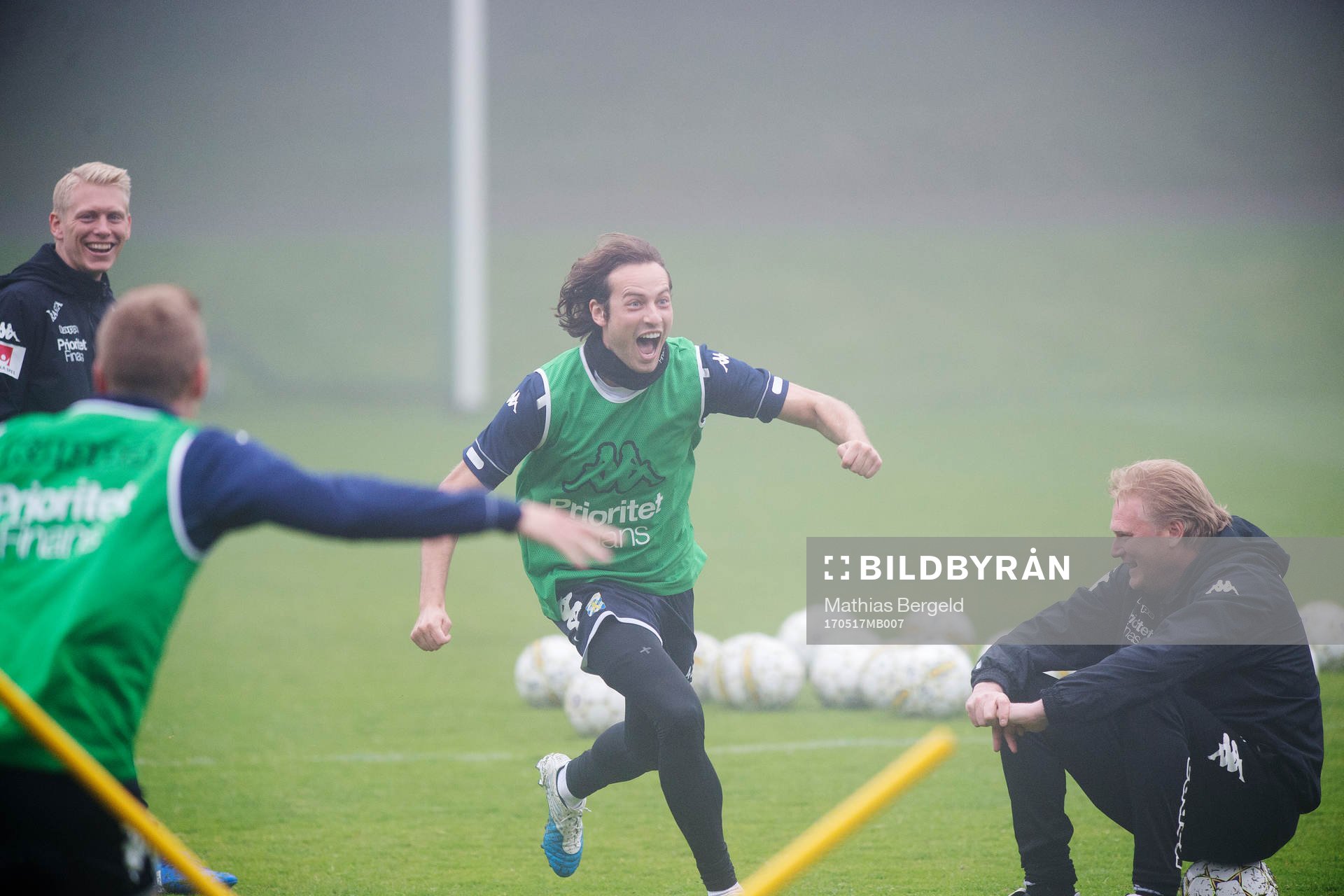 Mikkel Diskerud jublar vid ett tre-i-rad-spel