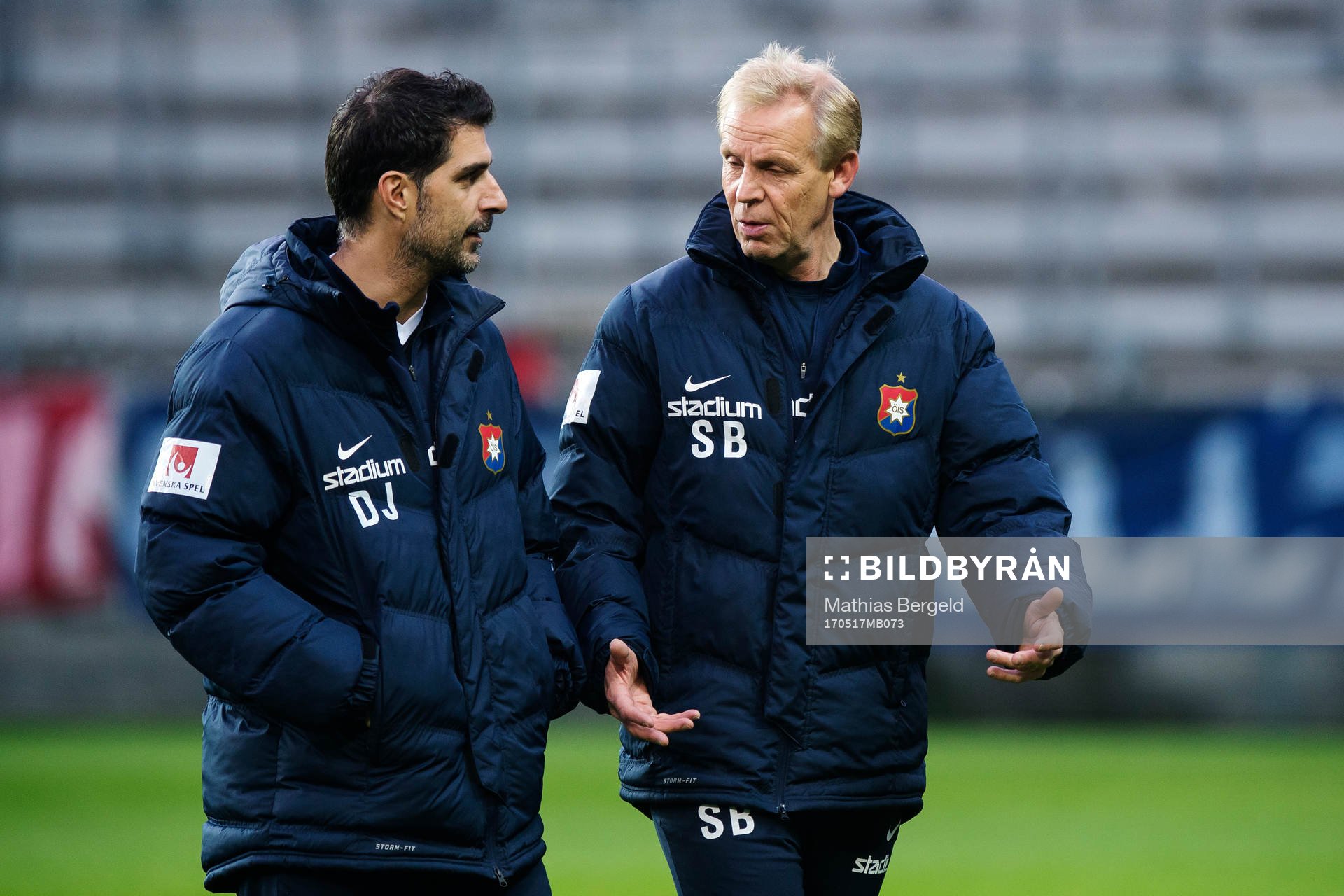 Örgrytes målvakt Dime Jankulovski diskuterar med assisterande tränare Sören Börjesson efter slutsignal i fotbollsmatchen i Superettan mellan Örgryte och Falkenberg den 17 maj 2017 i Göteborg.