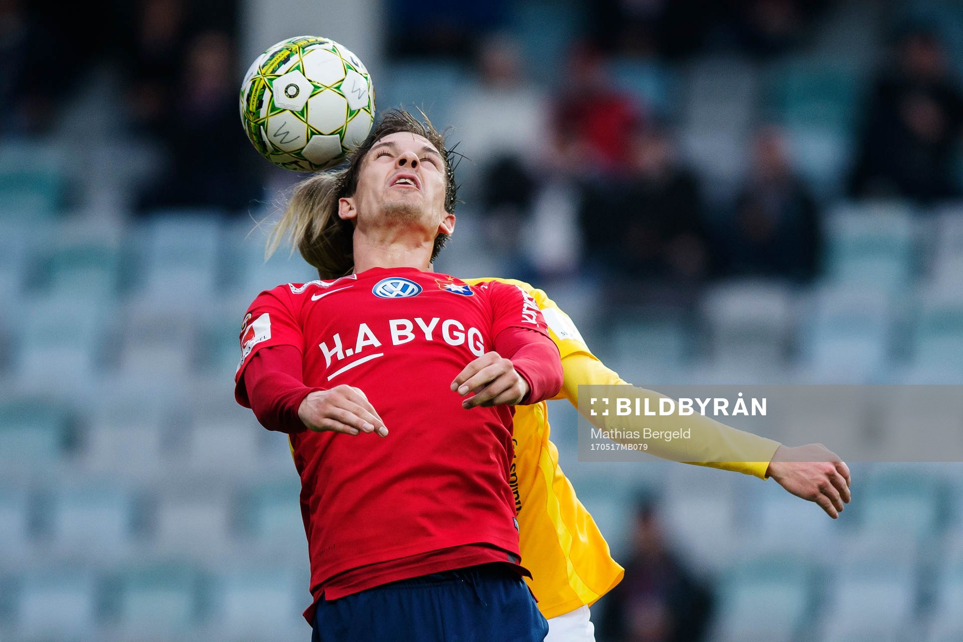 Örgrytes Daniel Paulson i nickduell under fotbollsmatchen i Superettan mellan Örgryte och Falkenberg den 17 maj 2017 i Göteborg.