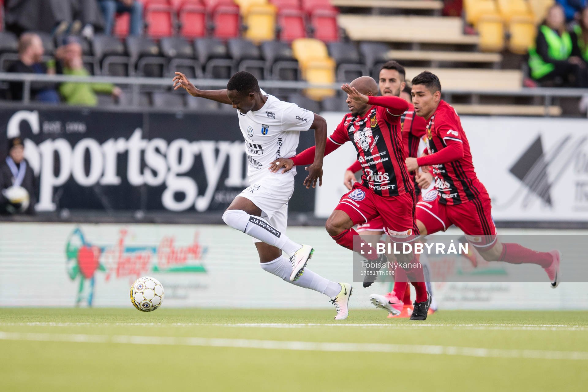 Sirius Moses Ogbu mot Östersunds Fouad Bachirou