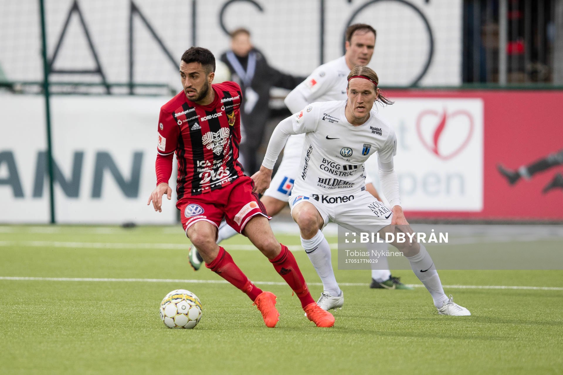 Östersunds Brwa Nouri  mot Sirius Kim Skoglund