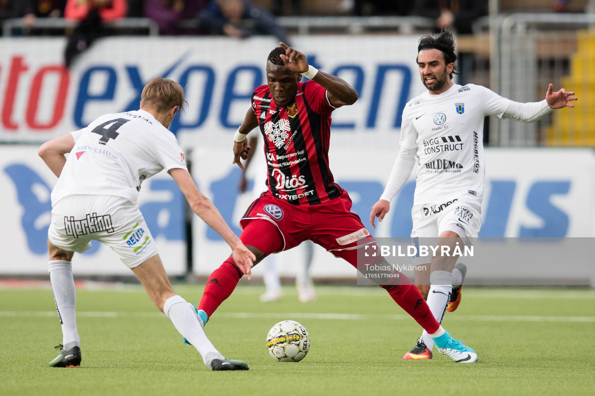 Östersunds Ken Sema mot Sirius Oscar Pehrsson och Sirius