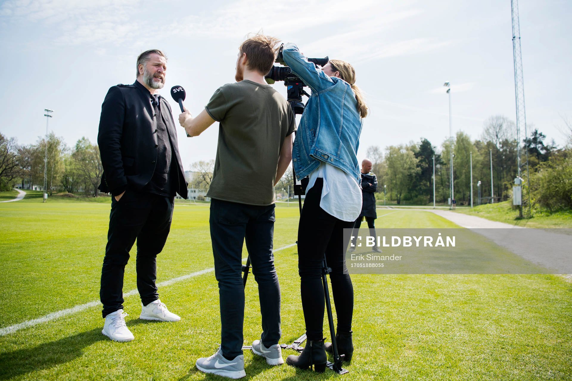 Björn Wesström, sportchef AIK, intervjuas efter AIKs träning efter att matchen mellan IFK Göteborg och AIK ställts in på grund av misstänkt matchfixing den 18 maj 2017 i Stockholm.