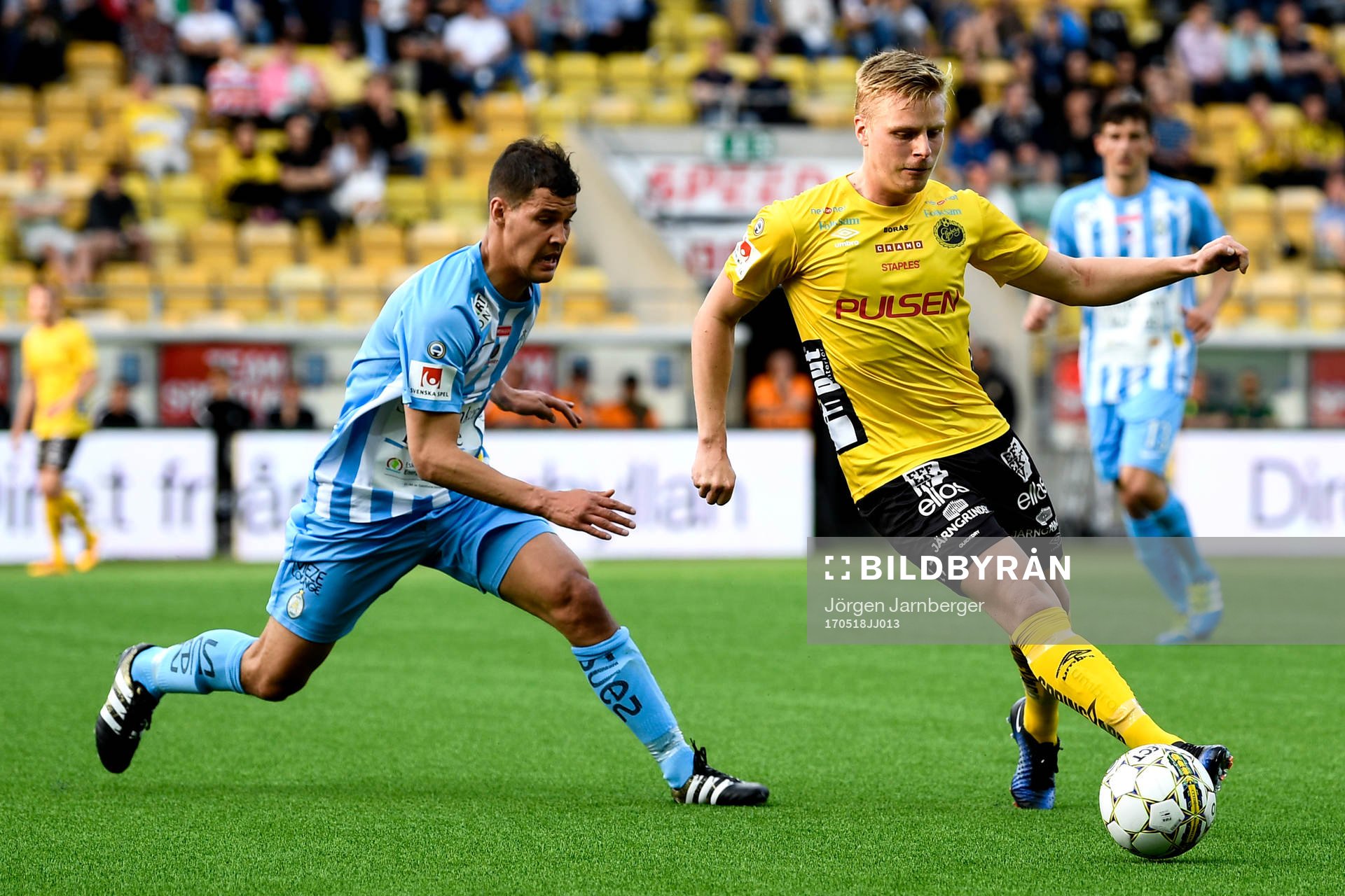 Elfsborgs Per Frick och AFC Eskilstunas Bun-Dawda Sowe