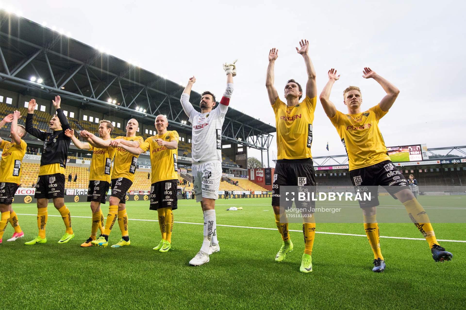 Elfsborgs spelare tackar supportrarna