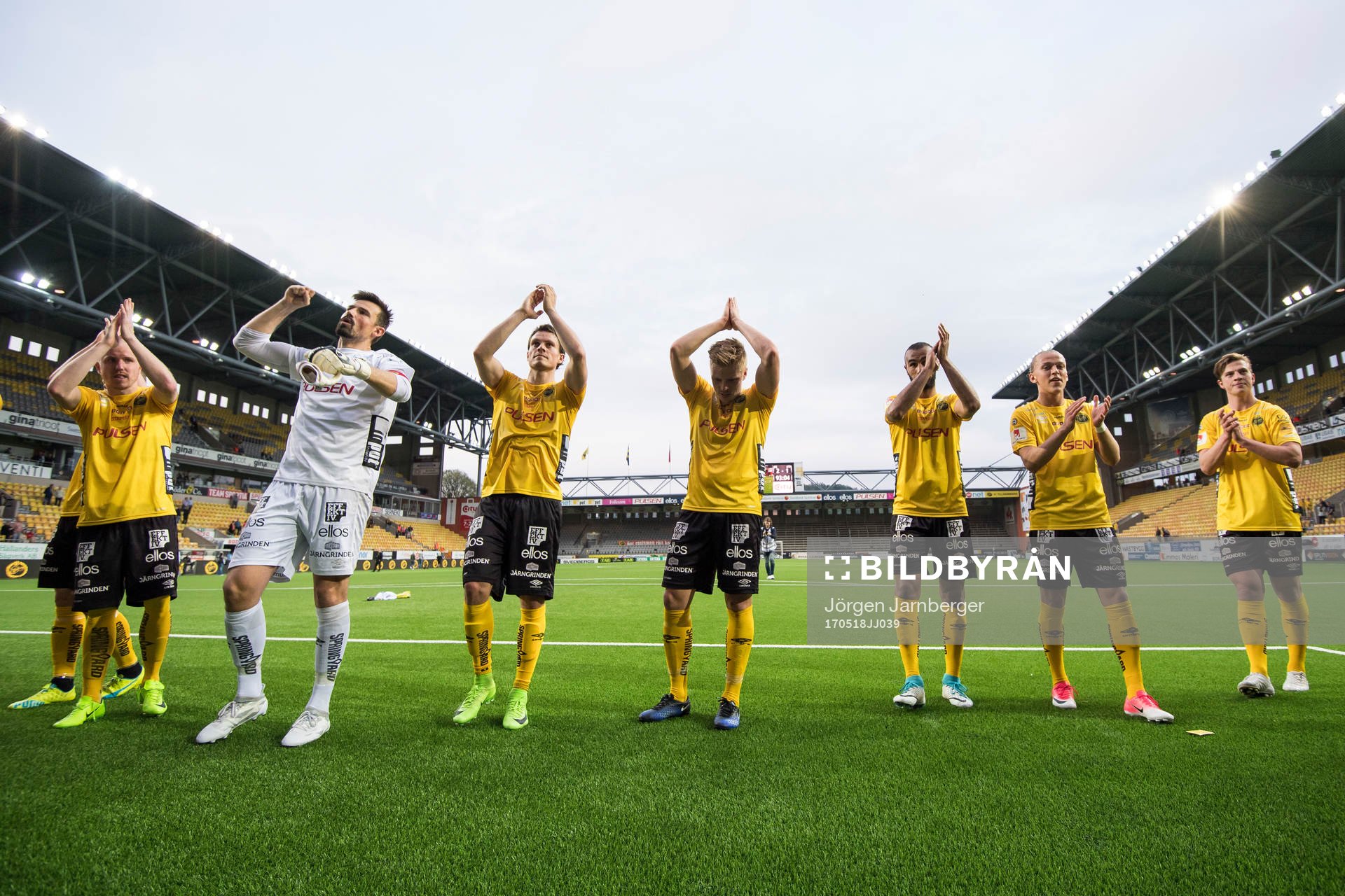 Elfsborgs spelare tackar supportrarna