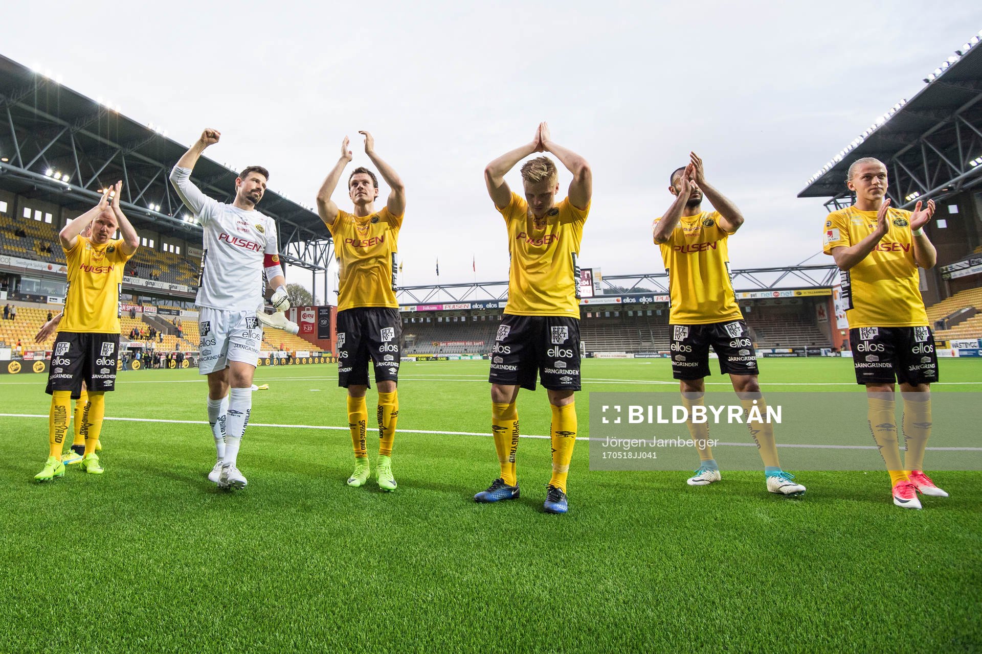 Elfsborgs spelare tackar supportrarna