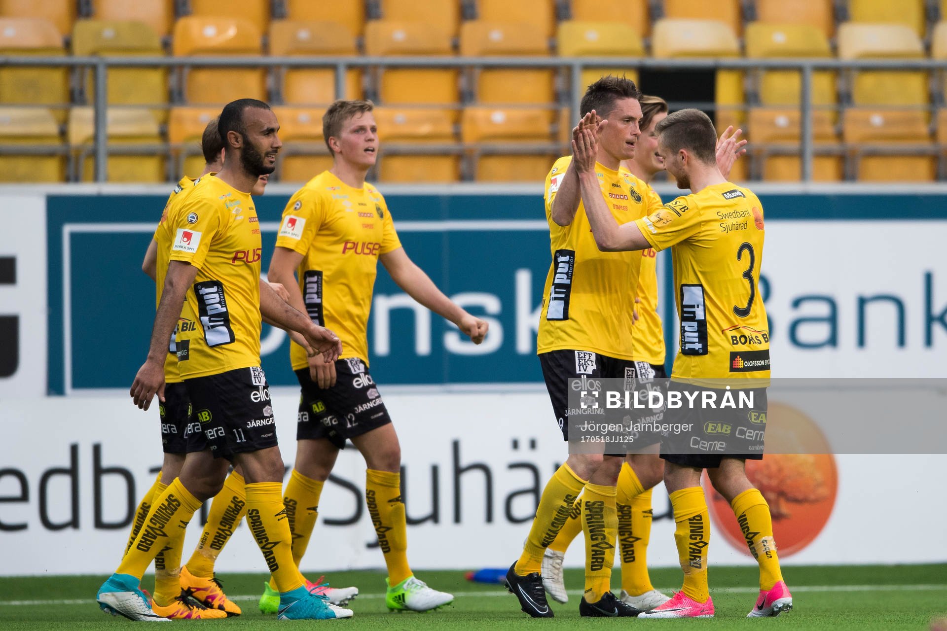 Elfsborgs Lasse Nilsson jublar med lagkamraterna