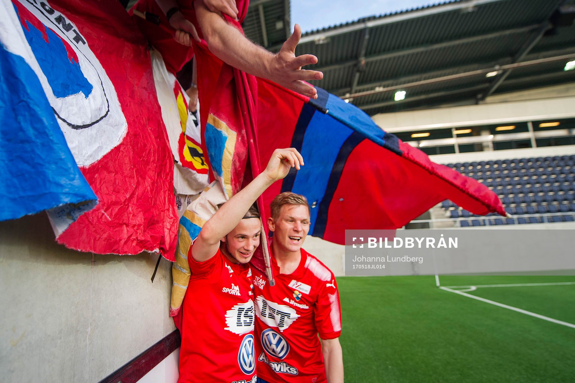 Östers Robin Östlind (tv) gör 0-3 och jublar med Fritiof