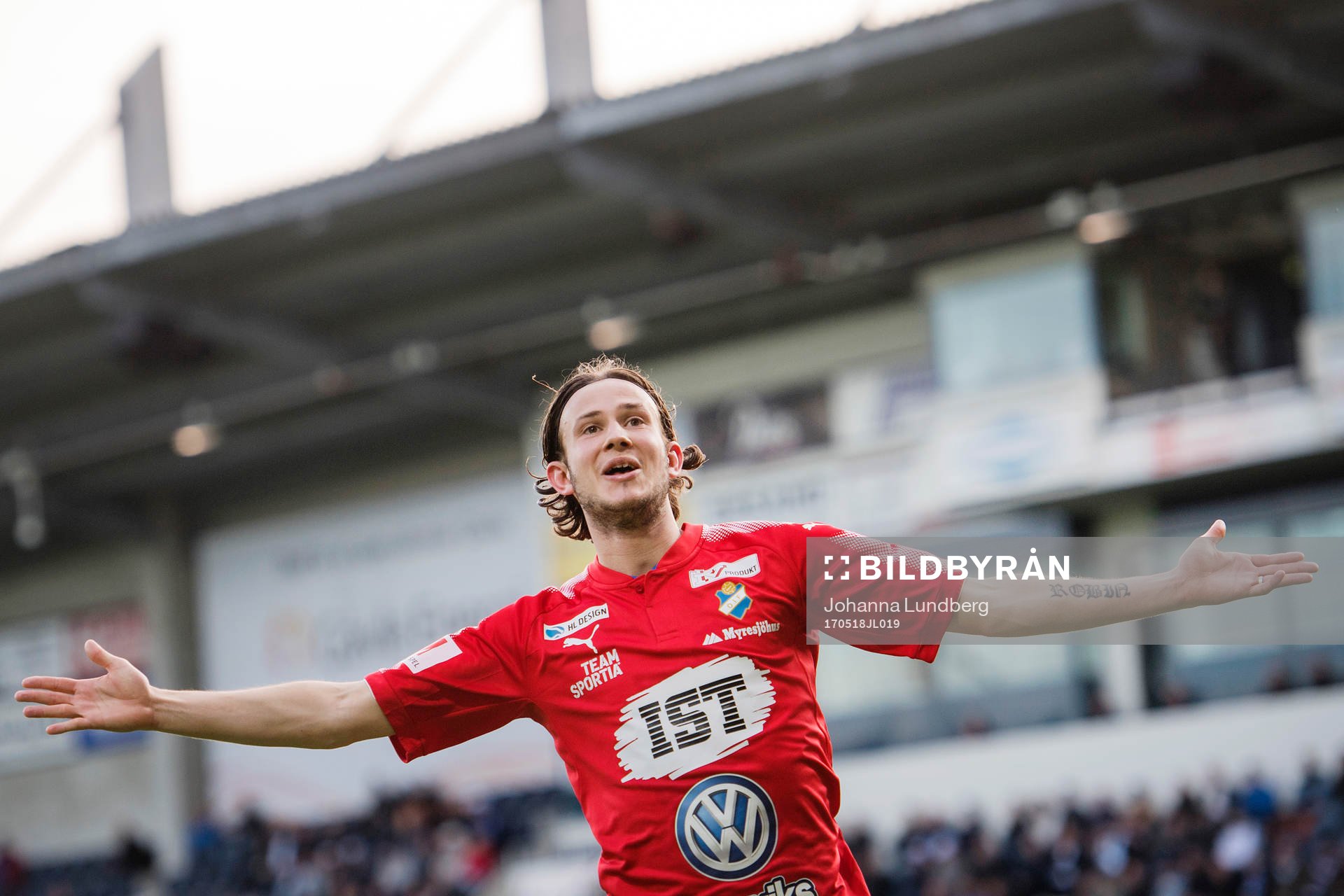 Östers Robin Östlind gör 0-3 och jublar