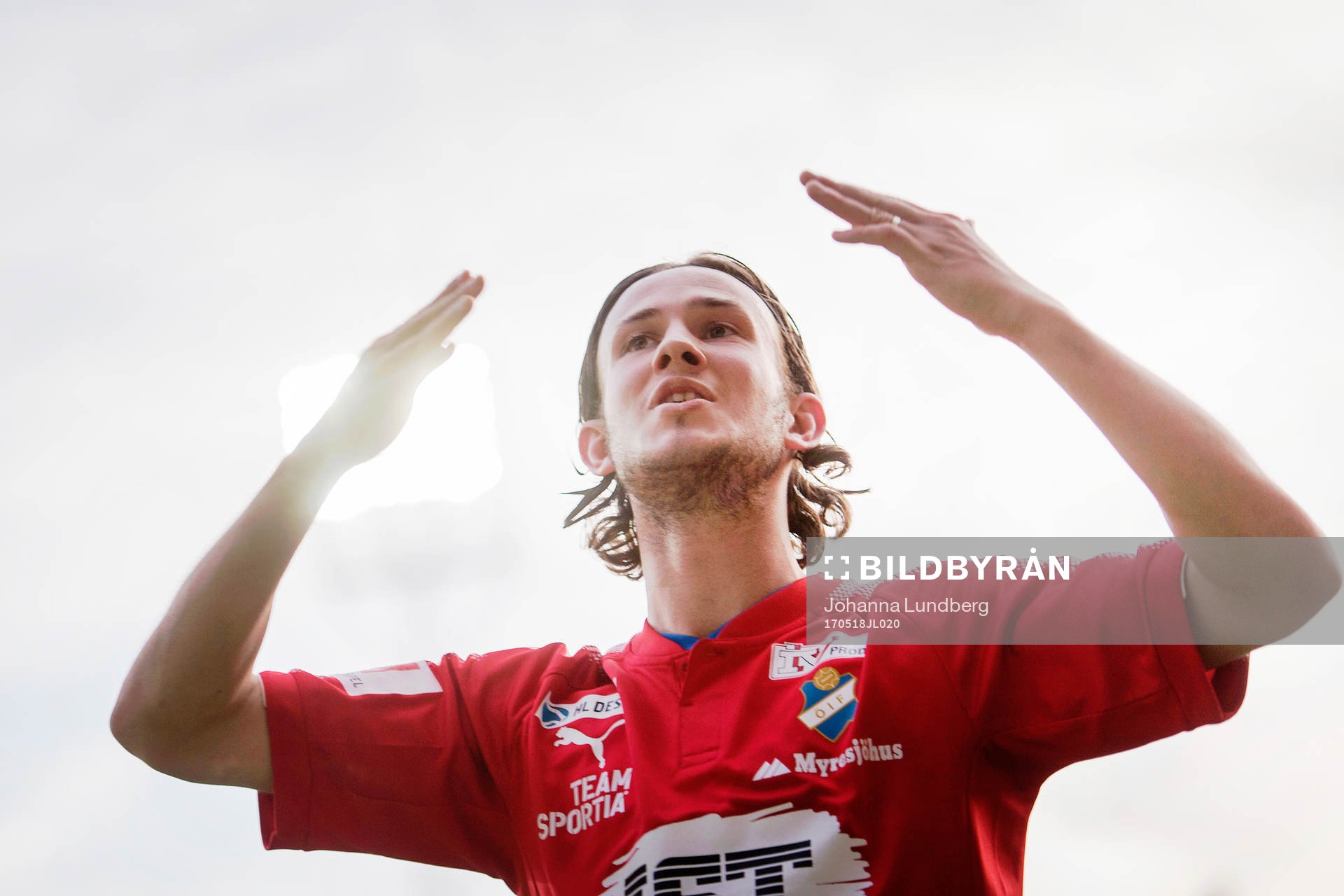 Östers Robin Östlind gör 0-3 och jublar under fotbollsmatchen i Superettan mellan Gefle och Öster den 18 maj 2017 i Gävle.