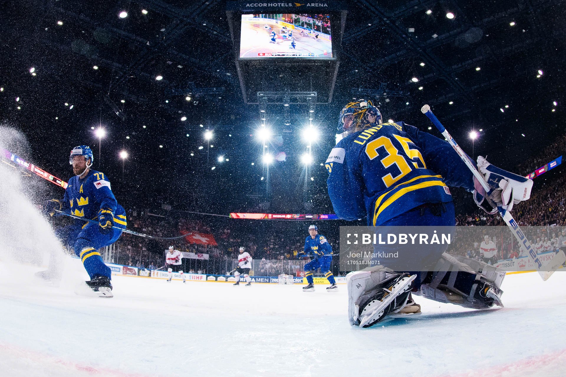 Sveriges Victor Hedman och målvakt Henrik Lundqvist
