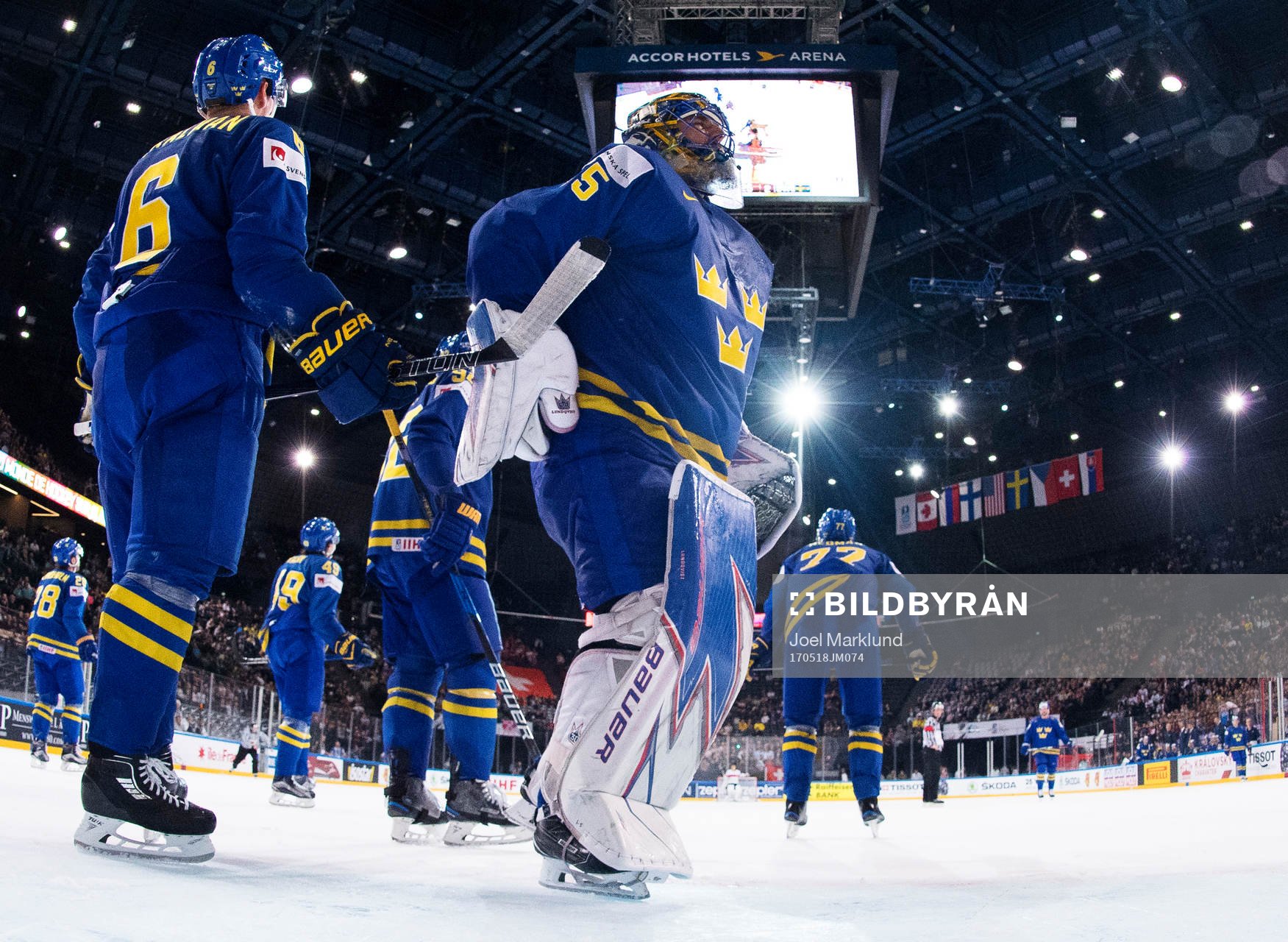 Sveriges målvakt Henrik Lundqvist har ont