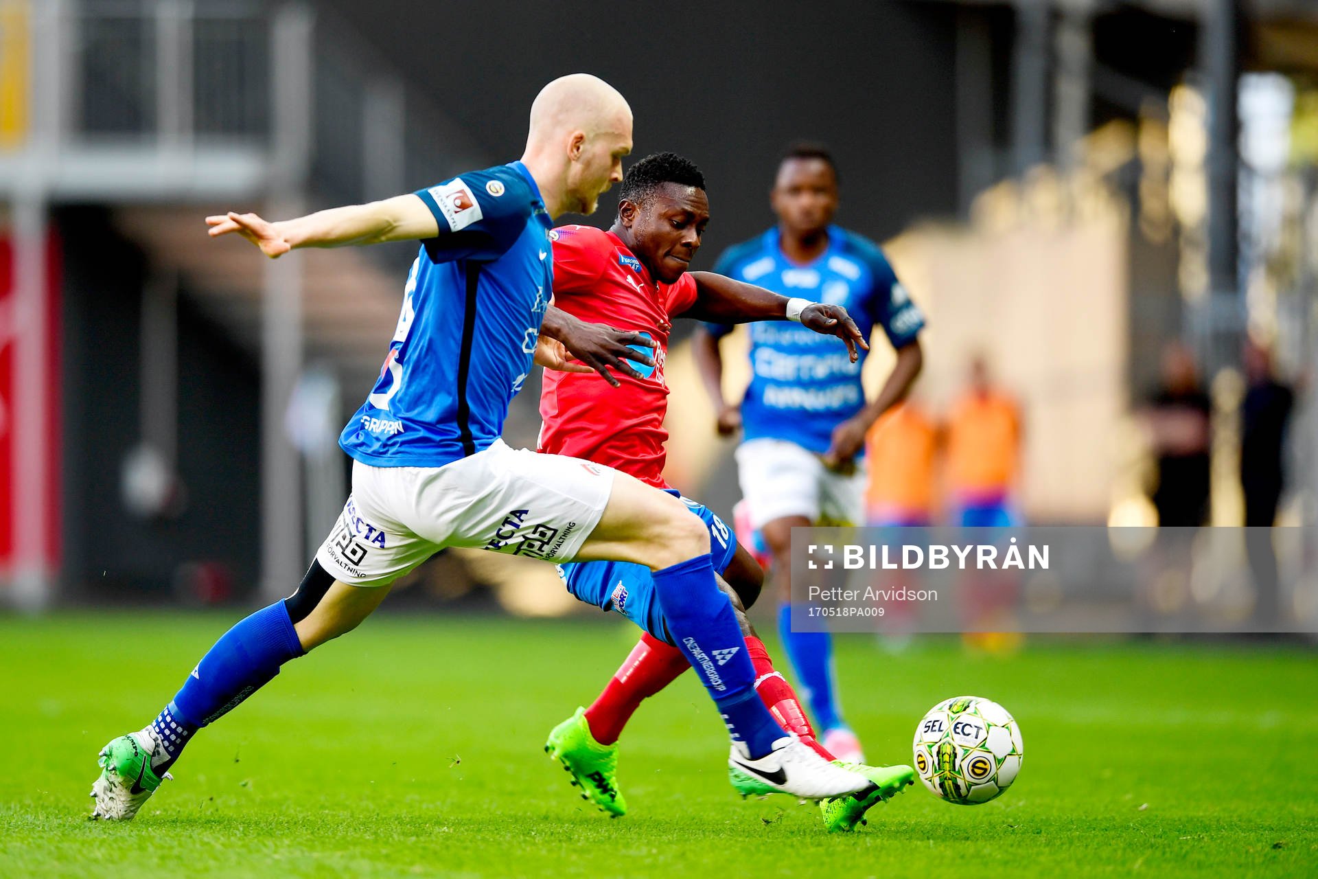 Norrbys Viktor Nilsson och Helsingborgs Oke Akpoveta