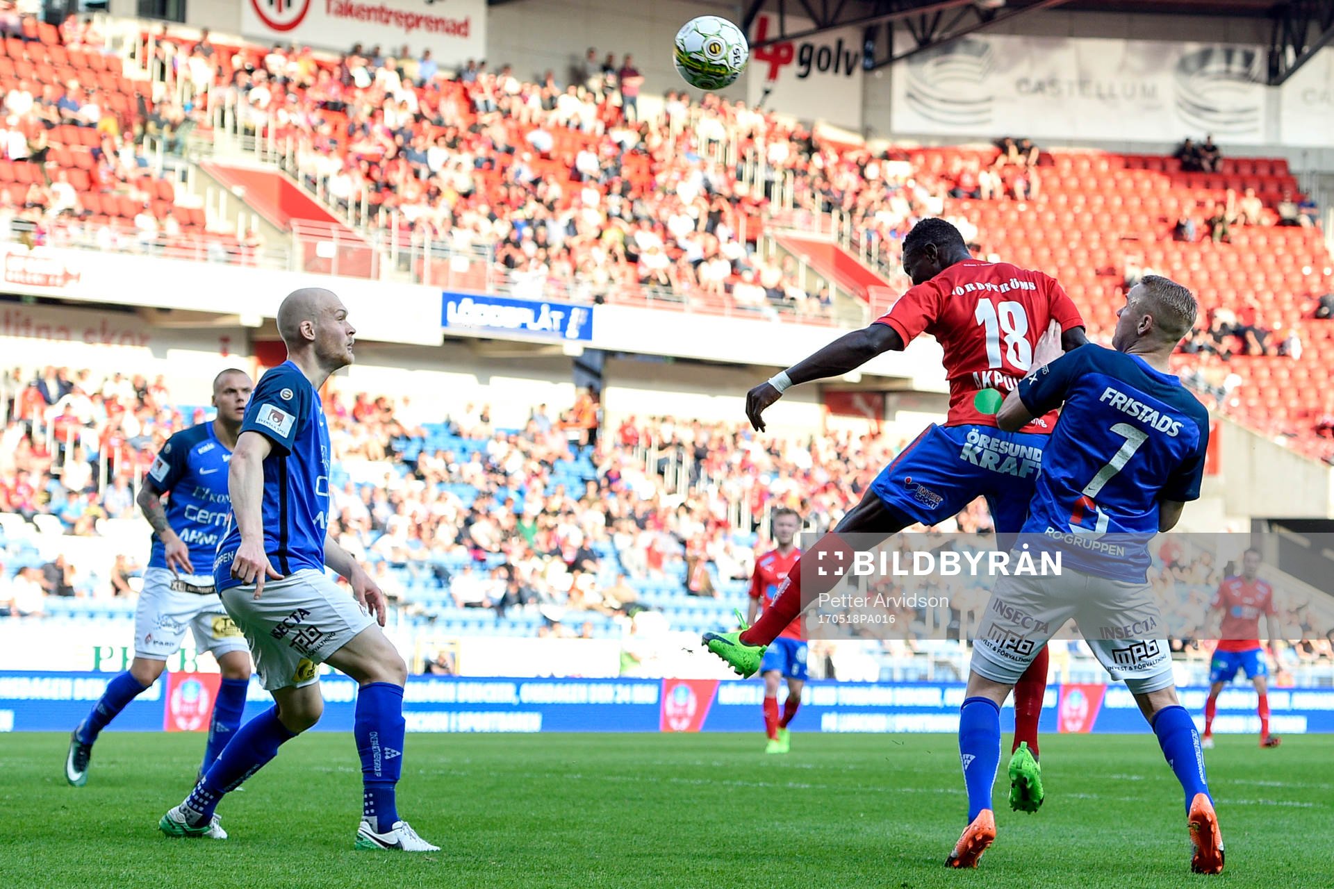 Helsingborgs Oke Akpoveta nickar in 1-1