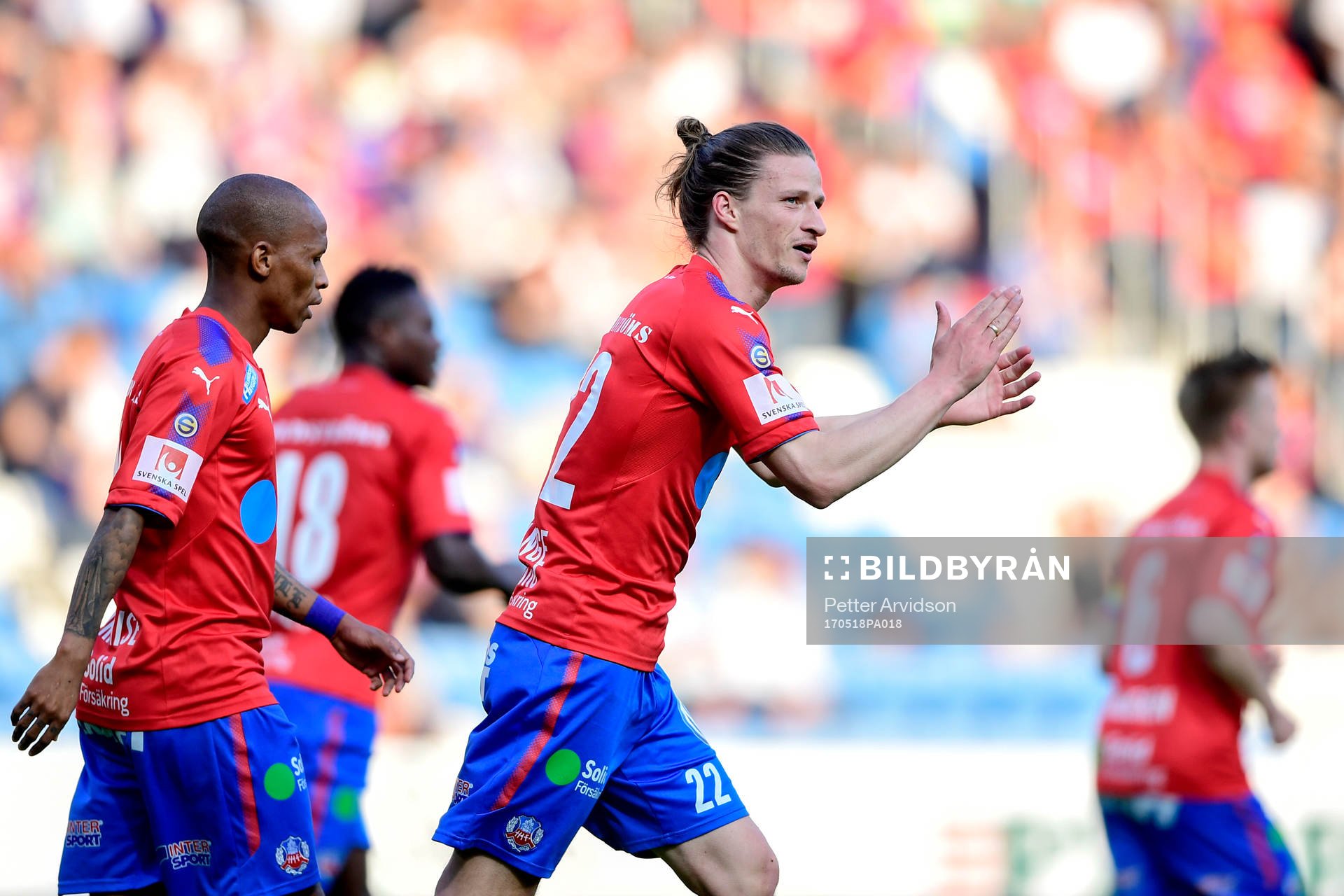 Helsingborgs Bradley Surprise Ralani och Jesper Lange jublar