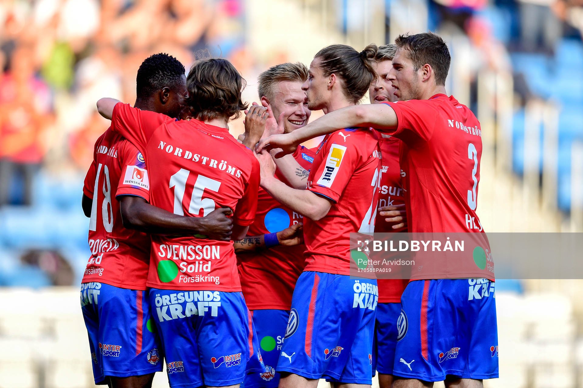 Helsingborgs Jesper Lange jublar med lagkamrater