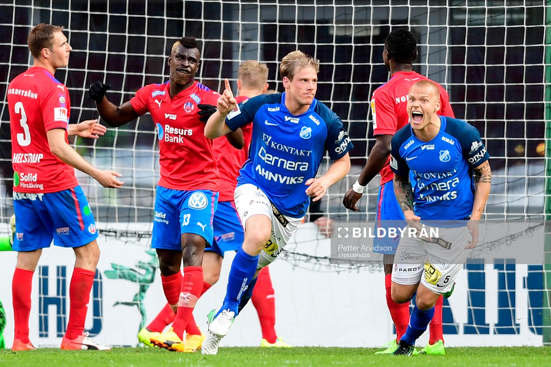 Helsingborgs Edwin Gyimah och Norrbys Nicklas Savolainen