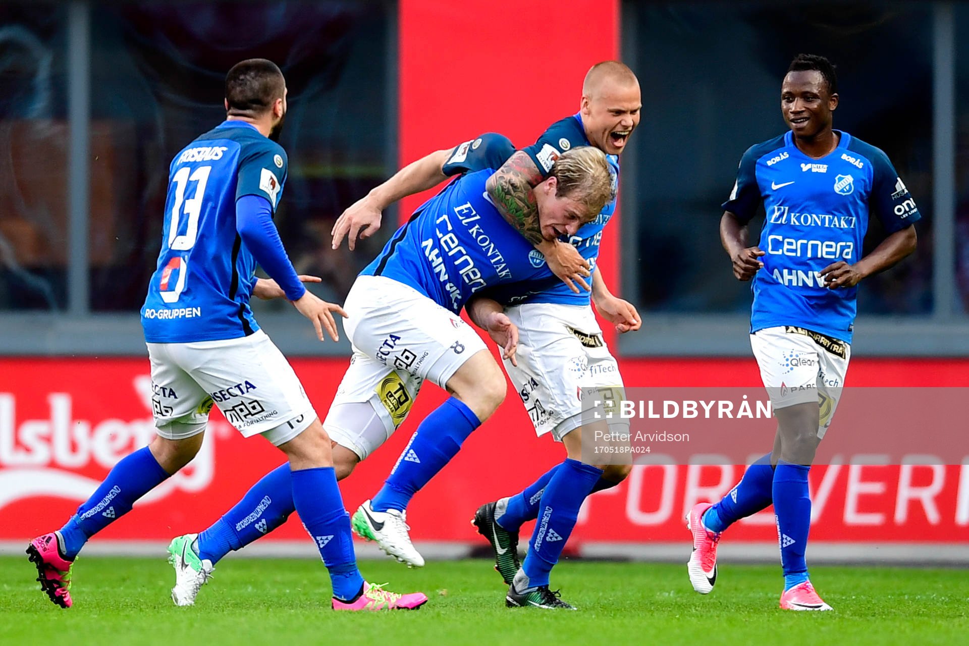Norrbys Nicklas Savolainen kramas om av Jesper Brandt efter 2-2 under fotbollsmatchen i Superettan mellan Helsingborg och Norrby den 18 maj 2017 i Helsingborg.