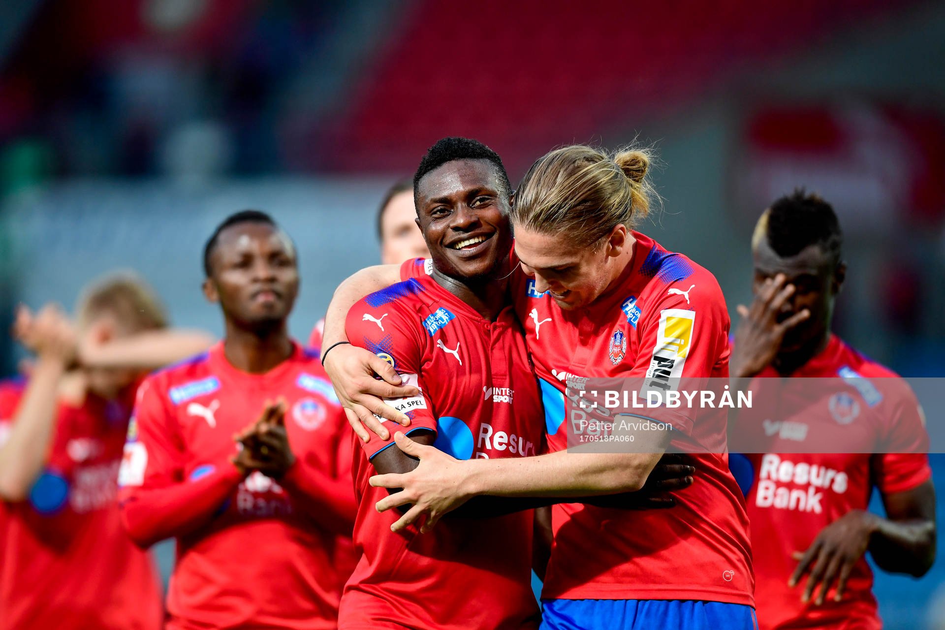 Helsingborgs Oke Akpoveta och Casper Seger jublar