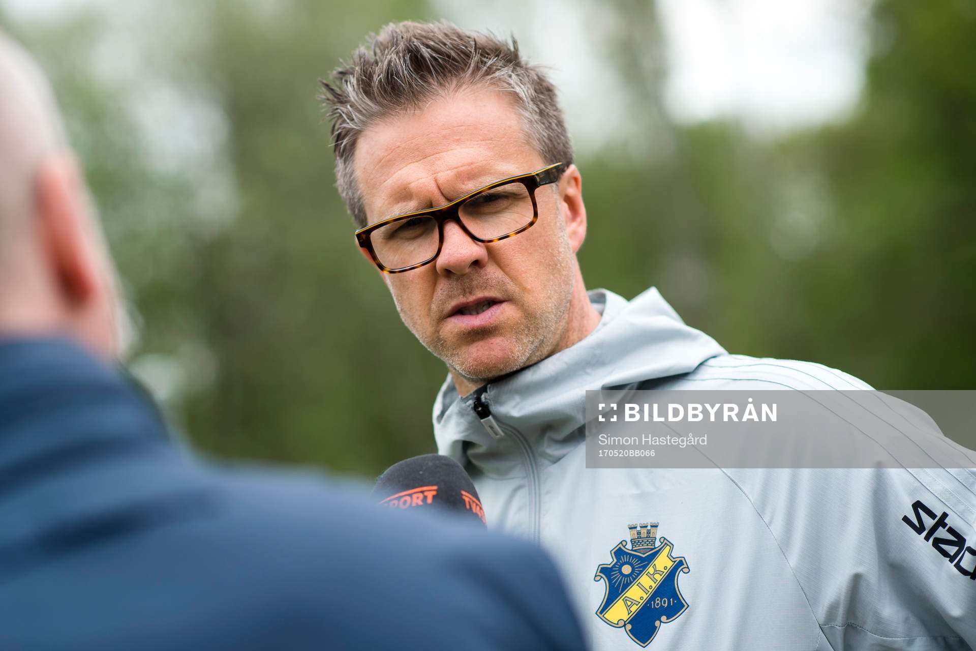 s tränare Rikard Norling blir intervjuad