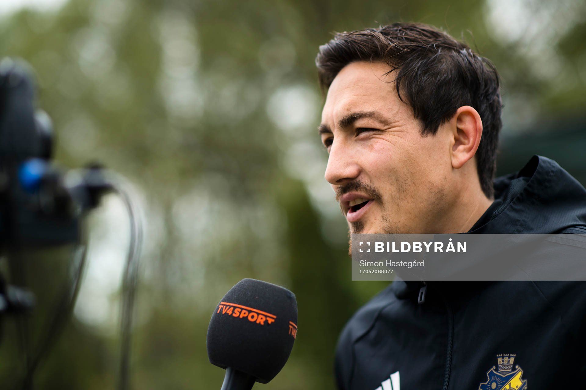 Stefan Ishizaki  blir intervjuad