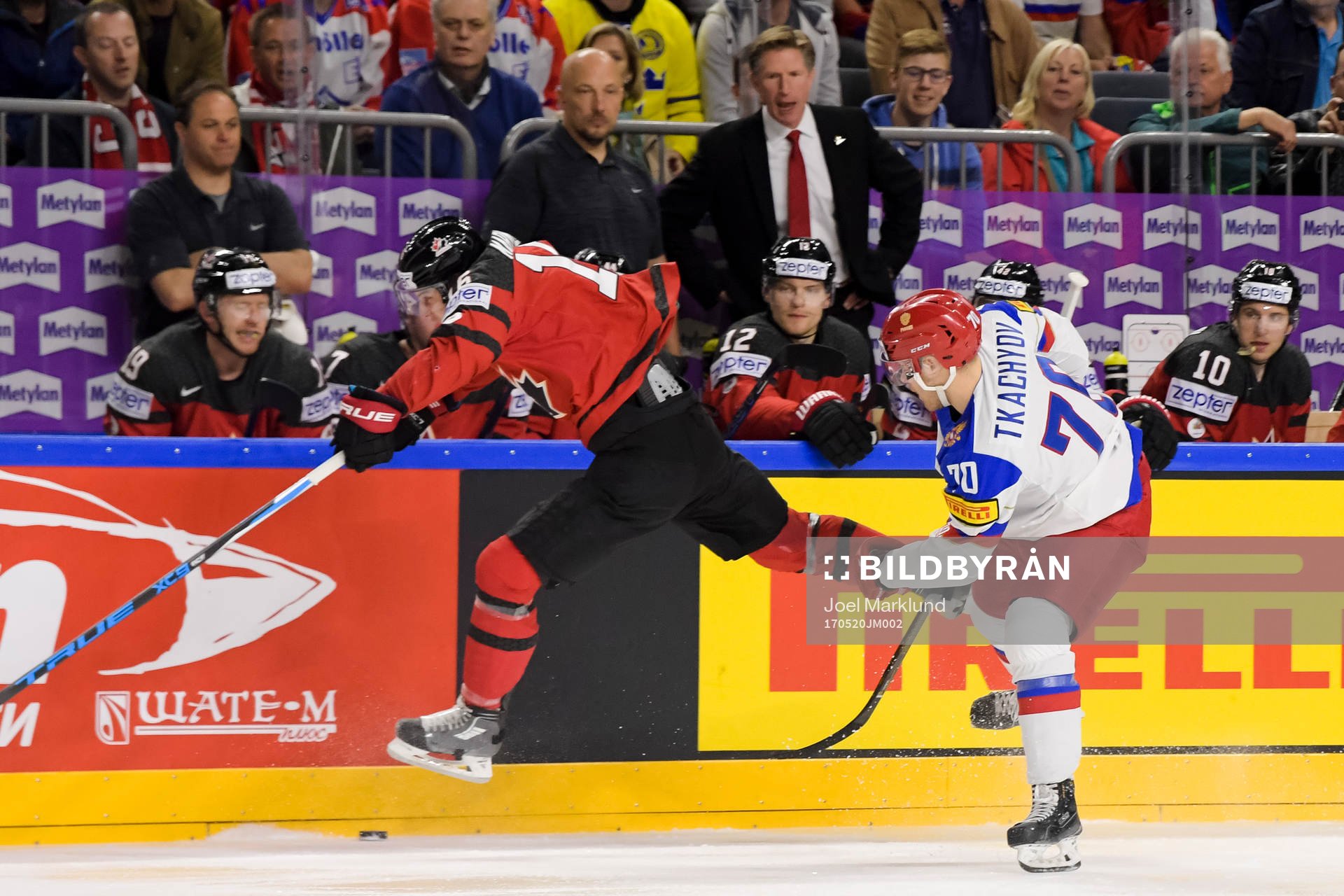 Kanadas Mitch Marner och Rysslands Vladimir Tkachyov i