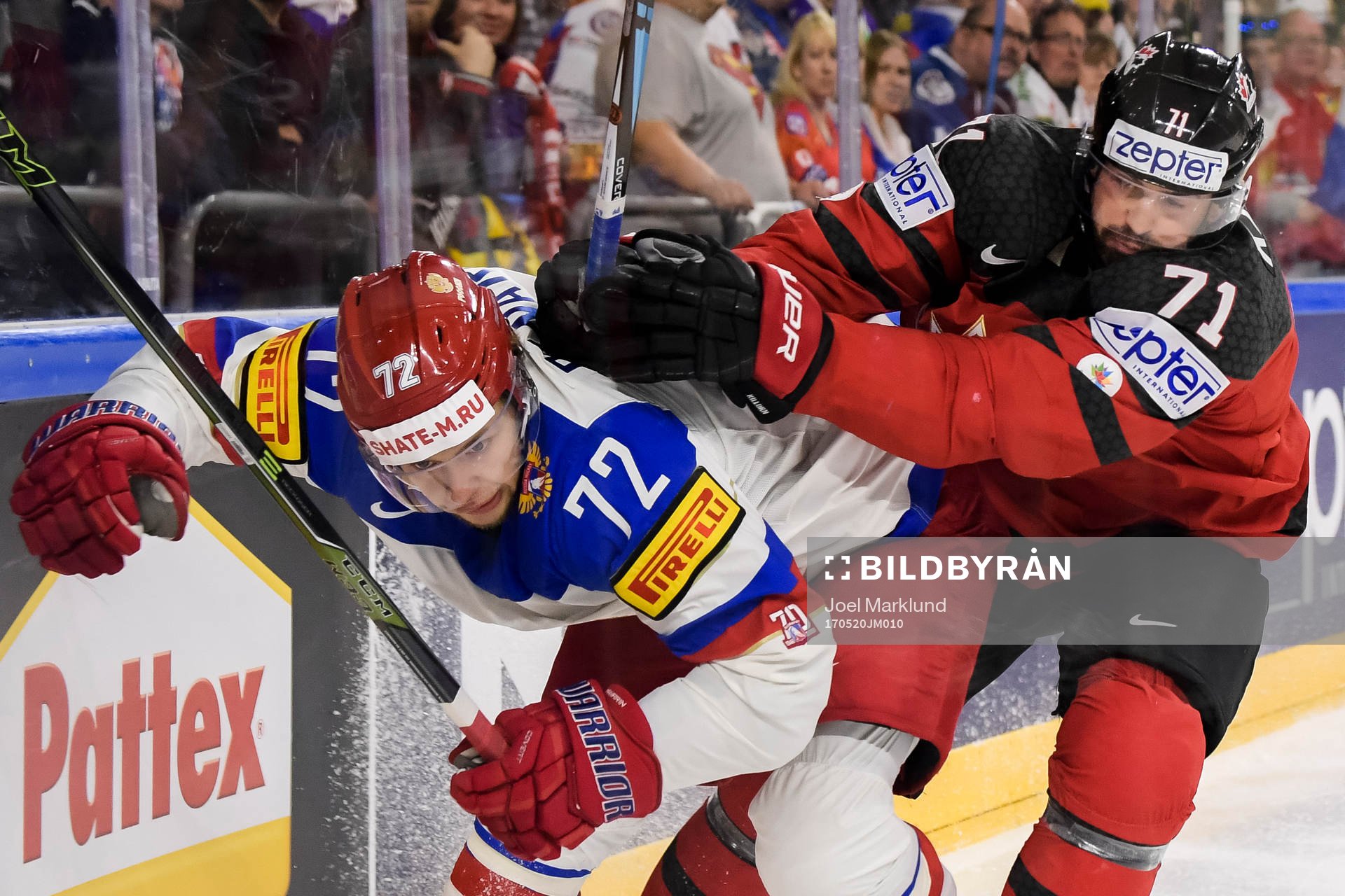 Rysslands Artemi Panarin och Kanadas Alex Killorn i