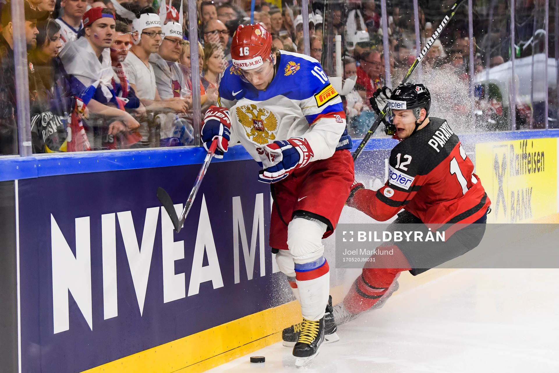 Rysslands Sergei Plotnikov och Kanadas Colton Parayko i