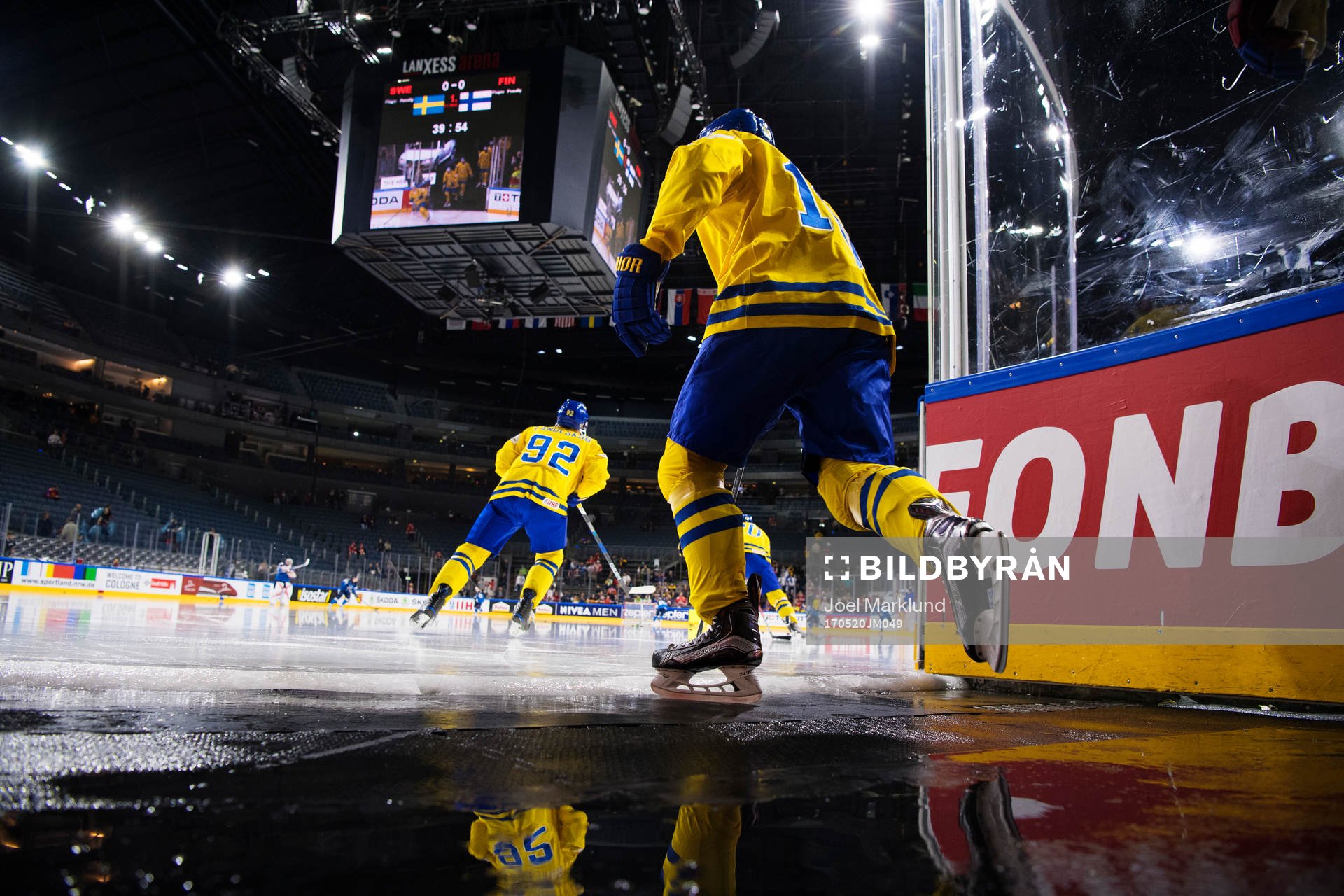 Sveriges Gabriel Landeskog och Marcus Krüger åker ut till