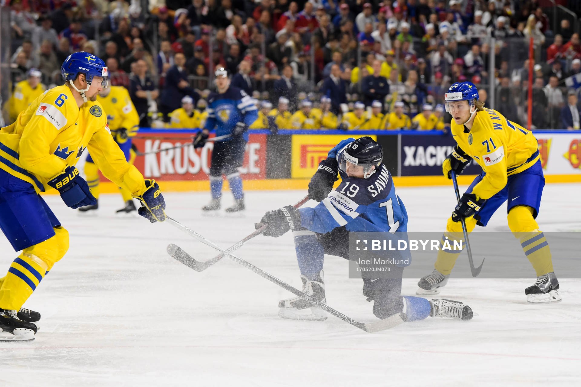 Sveriges Anton Strålman och William Karlsson försvarar